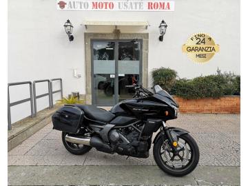 HONDA CTX 700 N DCT ABS 
Immatricolato 2016, 670cc, 48Cv/35Kw, 48.245Km, Euro3. 
*** Guidabile con Patente A2 *** 
Il prezzo proposto di euro 4.900,00 Ã¨ legato alla promozione web che prevede un acquisto tramite finanziamento, Info in sede.
Il prezzo a Listino senza promo e senza vincoli Ã¨ di euro 5.400,00.
Rimangono sempre esclusi i costi :
-del passaggio di proprietÃ  pari ad euro 200,00
-messa su strada pari ad euro 300,00 che include l'attivazione della garanzia di 12 mesi completa, all' occorrenza controlli e/o tagliando completo preconsegna (olio,filtro olio, filtro aria e tutti i componenti necessari al ripristino), 12 mesi di garanzia estendibili a 24/36mesi in base al veicolo e copre i componenti non soggetti ad usura (dettagli in sede).

Con: Motore Bicilindrico, cambio automatio DCT, computer di bordo, Abs, faro a Led, raffreddamento a liquido, cavalletto laterale, Forcella telescopica da 41 mm, Mono ammortizzatore con Pro-Link, trasmissione finale a catena, freno a disco da 320mm anteriore e da 240mm posteriore, cerchia da 17â€œ. 

I NOSTRI SERVIZI : 
-Acquisto diretto con pagamento immediato 
-conto vendita
-vendita auto, moto e scooter usati e garantiti
-vendita veicoli d'epoca
-permuta auto con moto e viceversa
-noleggio breve e lungo termine
-finanziamenti personalizzati (rata costante,mini e  maxi rate, leasing)
-assistenza post-vendita con societÃ  di garanzie e officine partner
-assicurazioni
-consulenze e stime per acquisti tra privati

VISITA il nostro sito internet: automotousateroma.it oppure scarica la nostra App: automotousateroma dall' Apple store o Play store per restare aggiornato sui nostri ultimi arrivi.

VIENI A TROVARCI PER VEDERE DAL VIVO QUESTO VEICOLO :
Auto Moto Usate Roma s.r.l.Via Appia Nuova 23, 00047, Marino (RM) (adiacente Sorelle Ramonda)

*************

HAI UNA PERMUTA?
compila il form sull'App o nel nostro sito automotousateroma.it
oppure inviaci foto e descrizione (modello anno km motore ...)
al nostro numero whatsapp : Cell. 366-6562866 o 351-4646876 Fisso 06-7215841 e-mail :  info@automotousateroma.it

*************
La Auto Moto Usate Roma Srl declina ogni responsabilitÃ  per eventuali involontarie incongruenze che non rappresentano in alcun modo un impegno contrattuale e invitano i clienti a verificare sempre dal vivo la correttezza dei dati che potrebbero non coincidere con lâ€™effettivo equipaggiamento del veicolo spesso dovuto alla incompatibilitÃ  dei dati trasmessi sulle varie piattaforme web.