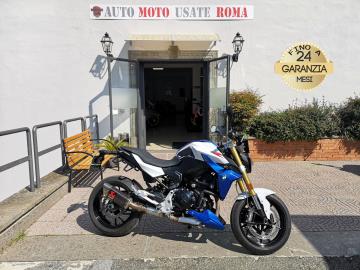 BMW F 900 R

Immatricolato 2023, 895cc, 105Cv/77Kw, 21.720Km, Euro5. 
*** Moto Unicoproprietario ***

Il prezzo proposto di euro 6.400,00 Ã¨ legato alla promozione web che prevede un acquisto tramite finanziamento, Info in sede.
Il prezzo a Listino senza promo e senza vincoli Ã¨ di euro 6.900,00.

Rimangono sempre esclusi i costi :
-del passaggio di proprietÃ  pari ad euro 200,00
-messa su strada pari ad euro 400,00 che include l'attivazione della garanzia di 12 mesi completa, all'occorrenza controlli e/o tagliando completo preconsegna (olio,filtro olio, filtro aria e tutti i componenti necessari al ripristino ivi compresi).

Con: Motore Bicilindrico in linea, cambio manuale a 6 rapporti, Abs, computer di bordo, 4 mappature motore Rain/Road/Dynamic/Dynamic Pro, manopole riscaldabili, faro e frecce a Led, Quickshiffter, Forcella telescopica a steli rovesciati, Ã˜ 43 mm, Forcellone oscillante a doppio braccio in alluminio, direttamente collegato all'ammortizzatore centrale, precarico molla regolabile idraulicamente, ammortizzatore a stadi regolabile, impianto frenante Brembo, freni a disco da 320mm anteriori e da 245mm al posteriori, cerchi da 17â€. 
Accessoriato con: Gomme Pirelli nuove, paraleva frizione, leve regolabili freno e frizione, scarico Akrapovic, Telaietti Originali x ( porta borse Bmw). 

I NOSTRI SERVIZI : 
-Acquisto diretto con pagamento immediato 
-conto vendita
-vendita auto, moto e scooter usati e garantiti
-vendita veicoli d'epoca
-permuta auto con moto e viceversa
-noleggio breve e lungo termine
-finanziamenti personalizzati (rata costante,mini e  maxi rate, leasing)
-assistenza post-vendita con societÃ  di garanzie e officine partner
-assicurazioni
-consulenze e stime per acquisti tra privati

VISITA il nostro sito internet: automotousateroma.it oppure scarica la nostra App: automotousateroma dall' Apple store o Play store per restare aggiornato sui nostri ultimi arrivi.

VIENI A TROVARCI PER VEDERE DAL VIVO QUESTO VEICOLO :
Auto Moto Usate Roma s.r.l.Via Appia Nuova 23, 00047, Marino (RM) (adiacente Sorelle Ramonda)

*************

HAI UNA PERMUTA?
compila il form sull'App o nel nostro sito automotousateroma.it
oppure inviaci foto e descrizione (modello anno km motore ...)
al nostro numero whatsapp : Cell. 366-6562866 o 351-4646876 Fisso 06-7215841 e-mail :  info@automotousateroma.it

*************
La Auto Moto Usate Roma Srl declina ogni responsabilitÃ  per eventuali involontarie incongruenze che non rappresentano in alcun modo un impegno contrattuale e invitano i clienti a verificare sempre dal vivo la correttezza dei dati che potrebbero non coincidere con lâ€™effettivo equipaggiamento del veicolo spesso dovuto alla incompatibilitÃ  dei dati trasmessi sulle varie piattaforme web.