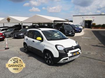 FIAT PANDINA 1.0 CROSS HYBRID S&S 

Immatricolato 2025, 999cc, 70Cv/52Kw, 21.500Km, 5porte/5posti, Euro6E.
*** Veicolo Idoneo per NeoPATENTATI *** 
** Colorazione Bianco Gelato ** 
* Auto Unico Proprietario * 
Il prezzo proposto di euro 13.500,00 Ã¨ legato alla promozione web che prevede un acquisto tramite finanziamento, Info in sede.
Il prezzo a Listino senza promo e senza vincoli Ã¨ di euro 14.700,00.

Rimangono sempre esclusi i costi :
-del passaggio di proprietÃ  pari ad euro 450,00
-messa su strada pari ad euro 300,00 che include l'attivazione della garanzia di 12 mesi completa, all'occorrenza controlli e/o tagliando completo preconsegna (olio,filtro olio, filtro aria e tutti i componenti necessari al ripristino ivi compresi kit distribuzione), kit ruota di scorta o kit gonfiaggio, 12 mesi di garanzia estendibili a 24/36mesi in base al veicolo e copre i componenti non soggetti ad usura (dettagli in sede).

 Con: Motore 3 cilindri, cambio manuale a 6 rapporti, Abs, Esp, Airbag, Mild Hybrid (MHEV), Start & Stop, vetri e specchietti elettrici, volante regolabile e Comandi, radio, fendinebbia, climatizzatore manuale, sensore pioggia, Sensore pressione pneumatici, Sensori Di Parcheggio Posteriori, Isofix, vetri privacy, cerchi da 15â€ + ruotino. 

I NOSTRI SERVIZI : 
-Acquisto diretto con pagamento immediato 
-conto vendita
-vendita auto, moto e scooter usati e garantiti
-vendita veicoli d'epoca
-permuta auto con moto e viceversa
-noleggio breve e lungo termine
-finanziamenti personalizzati (rata costante,mini e  maxi rate, leasing)
-assistenza post-vendita con societÃ  di garanzie e officine partner
-assicurazioni
-consulenze e stime per acquisti tra privati

VISITA il nostro sito internet: automotousateroma.it oppure scarica la nostra App: automotousateroma dall' Apple store o Play store per restare aggiornato sui nostri ultimi arrivi.

VIENI A TROVARCI PER VEDERE DAL VIVO QUESTO VEICOLO :
Auto Moto Usate Roma s.r.l.Via Appia Nuova 23, 00047, Marino (RM) (adiacente Sorelle Ramonda)

*************

HAI UNA PERMUTA?
compila il form sull'App o nel nostro sito automotousateroma.it
oppure inviaci foto e descrizione (modello anno km motore ...)
al nostro numero whatsapp : Cell. 366-6562866 o 351-4646876 Fisso 06-7215841 e-mail :  info@automotousateroma.it

*************
La Auto Moto Usate Roma Srl declina ogni responsabilitÃ  per eventuali involontarie incongruenze che non rappresentano in alcun modo un impegno contrattuale e invitano i clienti a verificare sempre dal vivo la correttezza dei dati che potrebbero non coincidere con lâ€™effettivo equipaggiamento del veicolo spesso dovuto alla incompatibilitÃ  dei dati trasmessi sulle varie piattaforme web.