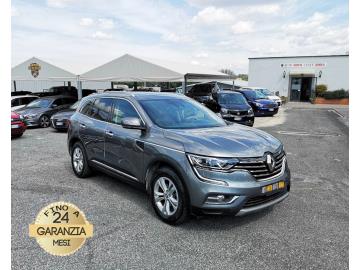 RENAULT KOLEOS 1.6 dCi ENERGY INTENS 

Immatricolato 2018, 1598cc, 131Cv/96Kw, 151.000Km, 5porte/5posti, Euro6B.
*** Auto Idonea per Neopatentati *** 
** Km CERTIFICATI ** 

Rimangono sempre esclusi i costi :
-del passaggio di proprietÃ  pari ad euro 650,00
-messa su strada pari ad euro 300,00 che include l'attivazione della garanzia di 12 mesi completa, all'occorrenza controlli e/o tagliando completo preconsegna (olio,filtro olio, filtro aria e tutti i componenti necessari al ripristino ivi compresi kit distribuzione), kit ruota di scorta o kit gonfiaggio, 12 mesi di garanzia estendibili a 24/36mesi in base al veicolo e copre i componenti non soggetti ad usura (dettagli in sede).

 Con: Motore a 4 cilindri in linea, cambio manuale a 6 rapporti, Abs, Esp, Airbag, vetri e specchietti elettrici, volante in pelle con comandi, Cruise control + limitatore di velocitÃ , Fendinebbia, radio R-LINK 2 con navigatore e retrocamera, Freno di stazionamento elettronico, Hill Start Assist (Assistenza alla partenza in salita), Sensore di pressione pneumatic, Isofix, Privacy Glass, cerchi in lega da 17â€ + ruotino di scorta. 

I NOSTRI SERVIZI : 
-Acquisto diretto con pagamento immediato 
-conto vendita
-vendita auto, moto e scooter usati e garantiti
-vendita veicoli d'epoca
-permuta auto con moto e viceversa
-noleggio breve e lungo termine
-finanziamenti personalizzati (rata costante,mini e  maxi rate, leasing)
-assistenza post-vendita con societÃ  di garanzie e officine partner
-assicurazioni
-consulenze e stime per acquisti tra privati

VISITA il nostro sito internet: automotousateroma.it oppure scarica la nostra App: automotousateroma dall' Apple store o Play store per restare aggiornato sui nostri ultimi arrivi.

VIENI A TROVARCI PER VEDERE DAL VIVO QUESTO VEICOLO :
Auto Moto Usate Roma s.r.l.Via Appia Nuova 23, 00047, Marino (RM) (adiacente Sorelle Ramonda)

*************

HAI UNA PERMUTA?
compila il form sull'App o nel nostro sito automotousateroma.it
oppure inviaci foto e descrizione (modello anno km motore ...)
al nostro numero whatsapp : Cell. 366-6562866 o 351-4646876 Fisso 06-7215841 e-mail :  info@automotousateroma.it

*************
La Auto Moto Usate Roma Srl declina ogni responsabilitÃ  per eventuali involontarie incongruenze che non rappresentano in alcun modo un impegno contrattuale e invitano i clienti a verificare sempre dal vivo la correttezza dei dati che potrebbero non coincidere con lâ€™effettivo equipaggiamento del veicolo spesso dovuto alla incompatibilitÃ  dei dati trasmessi sulle varie piattaforme web.