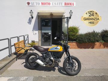 DUCATI SCRAMBLER 800 CLASSIC 

Immatricolato 2015, 803cc, 75Cv/54Kw, 31.000Km, Euro3.

Rimangono sempre esclusi i costi :
-del passaggio di proprietÃ  pari ad euro 200,00
-messa su strada pari ad euro 300,00 che include l'attivazione della garanzia di 12 mesi completa, all' occorrenza controlli e/o tagliando completo preconsegna (olio,filtro olio, filtro aria e tutti i componenti necessari al ripristino), 12 mesi di garanzia estendibili a 24/36mesi in base al veicolo e copre i componenti non soggetti ad usura (dettagli in sede).

 Con: Motore Bicilindrico a V, cambio manuale 6 rapporti, Abs, Raffreddamento ad aria forzata, distribuzione desmodromica, trasmissione finale a catena, Forcella Kayaba a steli rovesciati da 41 mm, Monoammortizzatore Kayaba regolabile nel precarico molla, freno a disco da 330mm e da 245mm, cerchi a raggi da 18â€ anteriore e da 17â€ al posteriore. 
Lavori eseguiti: Gomme, Tagliando Desmo, pompa freno posteriore. 

I NOSTRI SERVIZI : 
-Acquisto diretto con pagamento immediato 
-conto vendita
-vendita auto, moto e scooter usati e garantiti
-vendita veicoli d'epoca
-permuta auto con moto e viceversa
-noleggio breve e lungo termine
-finanziamenti personalizzati (rata costante,mini e  maxi rate, leasing)
-assistenza post-vendita con societÃ  di garanzie e officine partner
-assicurazioni
-consulenze e stime per acquisti tra privati

VISITA il nostro sito internet: automotousateroma.it oppure scarica la nostra App: automotousateroma dall' Apple store o Play store per restare aggiornato sui nostri ultimi arrivi.

VIENI A TROVARCI PER VEDERE DAL VIVO QUESTO VEICOLO :
Auto Moto Usate Roma s.r.l.Via Appia Nuova 23, 00047, Marino (RM) (adiacente Sorelle Ramonda)

*************

HAI UNA PERMUTA?
compila il form sull'App o nel nostro sito automotousateroma.it
oppure inviaci foto e descrizione (modello anno km motore ...)
al nostro numero whatsapp : Cell. 366-6562866 o 351-4646876 Fisso 06-7215841 e-mail :  info@automotousateroma.it

*************
La Auto Moto Usate Roma Srl declina ogni responsabilitÃ  per eventuali involontarie incongruenze che non rappresentano in alcun modo un impegno contrattuale e invitano i clienti a verificare sempre dal vivo la correttezza dei dati che potrebbero non coincidere con lâ€™effettivo equipaggiamento del veicolo spesso dovuto alla incompatibilitÃ  dei dati trasmessi sulle varie piattaforme web.