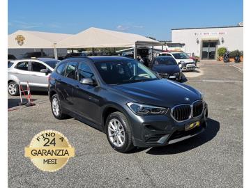 BMW X1 SDRIVE 18d

Immatricolato 2020, 1995cc, 150Cv/110Kw, 74.000Km, 5porte/5posti, Euro6D.
*** AUTO IDONEA PER NEOPATENTATI *** 

Il prezzo proposto di euro 19.900,00 Ã¨ legato alla promozione web che prevede un acquisto tramite finanziamento, Info in sede.
Il prezzo a Listino senza promo e senza vincoli Ã¨ di euro 20.900,00.

Rimangono sempre esclusi i costi :
-del passaggio di proprietÃ  pari ad euro 700,00
-messa su strada pari ad euro 400,00 che include l'attivazione della garanzia di 12 mesi completa, all'occorrenza controlli e/o tagliando completo preconsegna (olio,filtro olio, filtro aria e tutti i componenti necessari al ripristino ivi compresi kit distribuzione), kit ruota di scorta o kit gonfiaggio, 12 mesi di garanzia estendibili a 24/36mesi in base al veicolo e copre i componenti non soggetti ad usura (dettagli in sede).

Con: Motore a 4 cilindri in linea, cambio manuale a 6 rapporti, Abs, Esp, computer di bordo, vetri e specchietti elettrici, Comandi audio al volante, Start Stop, ESC con Hill Holder, Cruise Control con funzione freno, luci diurne a Led, Fendinebbia, Climatizzatore automatico bizona, Radio Media DAB con display 6.5