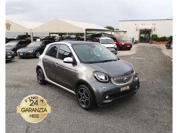 SMART FORFOUR 0.9 TURBO 

Immatricolato 2019, 898cc, 90Cv/66Kw, .000Km, 5porte/5posti, Euro6D.
*** AUTO TAGLIANDATA IN MERCEDES E REVISIONATA *** 

Il prezzo proposto di euro 13.900,00 Ã¨ legato alla promozione web che prevede un acquisto tramite finanziamento, Info in sede.
Il prezzo a Listino senza promo e senza vincoli Ã¨ di euro 14.900,00.

Rimangono sempre esclusi i costi :
-del passaggio di proprietÃ  pari ad euro 450,00
-messa su strada pari ad euro 300,00 che include l'attivazione della garanzia di 12 mesi completa, all'occorrenza controlli e/o tagliando completo preconsegna (olio,filtro olio, filtro aria e tutti i componenti necessari al ripristino ivi compresi kit distribuzione), kit ruota di scorta o kit gonfiaggio, 12 mesi di garanzia estendibili a 24/36mesi in base al veicolo e copre i componenti non soggetti ad usura (dettagli in sede).

Con: Motore a 3 cilindri in linea, cambio automatico a 5 rapporti, Abs, Esp, computer di bordo, vetri e specchietti elettrici, Comandi audio al volante, Start Stop, Cruise Control, luci diurne a Led, Fendinebbia, Climatizzatore, retrocamera, Bracciolo anteriore, sedili anteriore riscaldabili, doppio tettino, Isofix, cerchi da 16â€. 

I NOSTRI SERVIZI : 
-Acquisto diretto con pagamento immediato 
-conto vendita
-vendita auto, moto e scooter usati e garantiti
-vendita veicoli d'epoca
-permuta auto con moto e viceversa
-noleggio breve e lungo termine
-finanziamenti personalizzati (rata costante,mini e  maxi rate, leasing)
-assistenza post-vendita con societÃ  di garanzie e officine partner
-assicurazioni
-consulenze e stime per acquisti tra privati

VISITA il nostro sito internet: automotousateroma.it oppure scarica la nostra App: automotousateroma dall' Apple store o Play store per restare aggiornato sui nostri ultimi arrivi.

VIENI A TROVARCI PER VEDERE DAL VIVO QUESTO VEICOLO :
Auto Moto Usate Roma s.r.l.Via Appia Nuova 23, 00047, Marino (RM) (adiacente Sorelle Ramonda)

*************

HAI UNA PERMUTA?
compila il form sull'App o nel nostro sito automotousateroma.it
oppure inviaci foto e descrizione (modello anno km motore ...)
al nostro numero whatsapp : Cell. 366-6562866 o 351-4646876 Fisso 06-7215841 e-mail :  info@automotousateroma.it

*************
La Auto Moto Usate Roma Srl declina ogni responsabilitÃ  per eventuali involontarie incongruenze che non rappresentano in alcun modo un impegno contrattuale e invitano i clienti a verificare sempre dal vivo la correttezza dei dati che potrebbero non coincidere con lâ€™effettivo equipaggiamento del veicolo spesso dovuto alla incompatibilitÃ  dei dati trasmessi sulle varie piattaforme web.