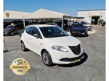 LANCIA YPSILON 1.2 ELLE 

Immatricolato 2015, 1242cc, 69Cv/51Kw, 137.000Km, 5porte/5posti, Euro6B.
*** AUTO TAGLIANDATA, REVISIONATA E BOLLATA *** 
** AUTO IDONEA PER NEOPATENTATI ** 

Rimangono sempre esclusi i costi :
-del passaggio di proprietÃ  pari ad euro 450,00
-messa su strada pari ad euro 400,00 che include l'attivazione della garanzia di 12 mesi completa, all'occorrenza controlli e/o tagliando completo preconsegna (olio,filtro olio, filtro aria e tutti i componenti necessari al ripristino ivi compresi kit distribuzione), kit ruota di scorta o kit gonfiaggio, 12 mesi di garanzia estendibili a 24/36mesi in base al veicolo e copre i componenti non soggetti ad usura (dettagli in sede).

Con: Motore a 4 cilindri in linea, cambio manuale a 5 rapporti, Abs, Esp, computer di bordo, Volante reg. in altezza, vetri e specchietti elettrici, Climatizzatore, Radio con lettore CD MP3, Servosterzo, Isofix, cerchi da 15â€. 

I NOSTRI SERVIZI : 
-Acquisto diretto con pagamento immediato 
-conto vendita
-vendita auto, moto e scooter usati e garantiti
-vendita veicoli d'epoca
-permuta auto con moto e viceversa
-noleggio breve e lungo termine
-finanziamenti personalizzati (rata costante,mini e  maxi rate, leasing)
-assistenza post-vendita con societÃ  di garanzie e officine partner
-assicurazioni
-consulenze e stime per acquisti tra privati

VISITA il nostro sito internet: automotousateroma.it oppure scarica la nostra App: automotousateroma dall' Apple store o Play store per restare aggiornato sui nostri ultimi arrivi.

VIENI A TROVARCI PER VEDERE DAL VIVO QUESTO VEICOLO :
Auto Moto Usate Roma s.r.l.Via Appia Nuova 23, 00047, Marino (RM) (adiacente Sorelle Ramonda)

*************

HAI UNA PERMUTA?
compila il form sull'App o nel nostro sito automotousateroma.it
oppure inviaci foto e descrizione (modello anno km motore ...)
al nostro numero whatsapp : Cell. 366-6562866 o 351-4646876 Fisso 06-7215841 e-mail :  info@automotousateroma.it

*************
La Auto Moto Usate Roma Srl declina ogni responsabilitÃ  per eventuali involontarie incongruenze che non rappresentano in alcun modo un impegno contrattuale e invitano i clienti a verificare sempre dal vivo la correttezza dei dati che potrebbero non coincidere con lâ€™effettivo equipaggiamento del veicolo spesso dovuto alla incompatibilitÃ  dei dati trasmessi sulle varie piattaforme web.