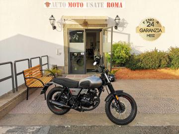 KEEWAY S-LIGHT 125 2026 KM 0

Stile intramontabile, tecnologia moderna ideale per chi cerca il fascino del mondo Cruiser con la praticitÃ  di una 125cc guidabile con patente B o A1.

Prezzo 2.400â‚¬

Caratteristiche Principali
Anno: 2026
Chilometraggio: 0 km
Cilindrata: 125cc (Monocilindrico 4 tempi, Euro 5)
Colore: Matt Black Dark Grey

PerchÃ© scegliere la S-Light 125?
La S-Light non Ã¨ solo una moto, Ã¨ un'icona di stile. Il design con dettagli curati, la posizione di guida rilassata con pedane avanzate e il suono pieno dello scarico la rendono la regina della cittÃ  e delle gite fuori porta.

Consumi bassissimi: Oltre 40 km con un litro.
Comfort: Sella bassa, perfetta per ogni statura e massima maneggevolezza nel traffico.
AffidabilitÃ : Meccanica semplice e robusta, ideale per chi inizia.

I NOSTRI SERVIZI :
-Acquisto diretto con pagamento immediato
-conto vendita
-vendita auto, moto e scooter usati e garantiti
-vendita veicoli d'epoca
-permuta auto con moto e viceversa
-noleggio breve e lungo termine
-finanziamenti personalizzati (rata costante,mini e maxi rate, leasing)
-assistenza post-vendita con societÃ  di garanzie e officine partner
-assicurazioni
-consulenze e stime per acquisti tra privati

VISITA il nostro sito internet: automotousateroma.it oppure scarica la nostra App: automotousateroma dall' Apple store o Play store per restare aggiornato sui nostri ultimi arrivi.

VIENI A TROVARCI PER VEDERE DAL VIVO QUESTO VEICOLO :
Auto Moto Usate Roma s.r.l.Via Appia Nuova 23, 00047, Marino (RM) (adiacente Sorelle Ramonda)

*************

HAI UNA PERMUTA?
compila il form sull'App o nel nostro sito automotousateroma.it
oppure inviaci foto e descrizione (modello anno km motore ...)
al nostro numero whatsapp : Cell. 366-6562866 o 351-4646876 Fisso 06-7215841 e-mail : info@automotousateroma.it

*************
La Auto Moto Usate Roma Srl declina ogni responsabilitÃ  per eventuali involontarie incongruenze che non rappresentano in alcun modo un impegno contrattuale e invitano i clienti a verificare sempre dal vivo la correttezza dei dati che potrebbero non coincidere con lâ€™effettivo equipaggiamento del veicolo spesso dovuto alla incompatibilitÃ  dei dati trasmessi sulle varie piattaforme web.

