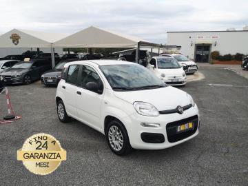 FIAT PANDA 1.2 

Immatricolato 2018, 1242cc, 69Cv/51Kw, 133.000Km, 5porte/4posti, Euro6B.

*** AUTO IDONEA PER NEOPATENTATI *** 

Rimangono sempre esclusi i costi :

-del passaggio di proprietÃ  pari ad euro 450,00

-messa su strada pari ad euro 300,00 che include l'attivazione della garanzia di 12 mesi completa, all'occorrenza controlli e o tagliando completo preconsegna (olio,filtro olio, filtro aria e tutti i componenti necessari al ripristino ivi compresi kit distribuzione), kit ruota di scorta o kit gonfiaggio, 12 mesi di garanzia estendibili a 24 36mesi in base al veicolo e copre i componenti non soggetti ad usura (dettagli in sede). 

Di serie con: Motore a 4 cilindri, cambio manuale a 5 rapporti, Abs, Airbag, vetri elettrici, Chiusura Centralizzata, Climatizzatore manuale, ESP con ASR MSR, HBA ed Hill Holder, isofix, cerchi da 14â€ + ruotino. 

I NOSTRI SERVIZI : 
-Acquisto diretto con pagamento immediato 
-conto vendita
-vendita auto, moto e scooter usati e garantiti
-vendita veicoli d'epoca
-permuta auto con moto e viceversa
-noleggio breve e lungo termine
-finanziamenti personalizzati (rata costante,mini e  maxi rate, leasing)
-assistenza post-vendita con societÃ  di garanzie e officine partner
-assicurazioni
-consulenze e stime per acquisti tra privati

VISITA il nostro sito internet: automotousateroma.it oppure scarica la nostra App: automotousateroma dall' Apple store o Play store per restare aggiornato sui nostri ultimi arrivi.

VIENI A TROVARCI PER VEDERE DAL VIVO QUESTO VEICOLO :
Auto Moto Usate Roma s.r.l.Via Appia Nuova 23, 00047, Marino (RM) (adiacente Sorelle Ramonda)

*************

HAI UNA PERMUTA?
compila il form sull'App o nel nostro sito automotousateroma.it
oppure inviaci foto e descrizione (modello anno km motore ...)
al nostro numero whatsapp : Cell. 366-6562866 o 351-4646876 Fisso 06-7215841 e-mail :  info@automotousateroma.it

*************
La Auto Moto Usate Roma Srl declina ogni responsabilitÃ  per eventuali involontarie incongruenze che non rappresentano in alcun modo un impegno contrattuale e invitano i clienti a verificare sempre dal vivo la correttezza dei dati che potrebbero non coincidere con lâ€™effettivo equipaggiamento del veicolo spesso dovuto alla incompatibilitÃ  dei dati trasmessi sulle varie piattaforme web.