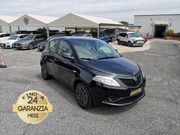 LANCIA YPSILON 1.2 ECOCHIC GOLD GPL

Immatricolato 2019, 1242cc, 69Cv/51Kw, 106.000Km, 5porte/5posti, Euro6D.

*** AUTO IDONEA PER NEOPATENTATI *** 

** Scadenza GPL 2029 **

* Auto tagliandata con storico lavori e km certificati * 

Il prezzo proposto di euro 7.900,00 Ã¨ legato alla promozione web che prevede un acquisto tramite finanziamento, Info in sede.
Il prezzo a Listino senza promo e senza vincoli Ã¨ di euro 8.900,00.

Rimangono sempre esclusi i costi :

-del passaggio di proprietÃ  pari ad euro 450,00

-messa su strada pari ad euro 300,00 che include l'attivazione della garanzia di 12 mesi completa, all'occorrenza controlli e o tagliando completo preconsegna (olio,filtro olio, filtro aria e tutti i componenti necessari al ripristino ivi compresi kit distribuzione), kit ruota di scorta o kit gonfiaggio, 12 mesi di garanzia estendibili a 24 36mesi in base al veicolo e copre i componenti non soggetti ad usura (dettagli in sede). 

Di serie con: Motore a 4 cilindri, cambio manuale a 5 rapporti, Abs, Airbag, vetri elettrici, Chiusura Centralizzata, Fendinebbia, Climatizzatore manuale, Uconnect Radio 5