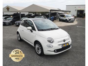 FIAT 500 1.0 HYBRID DOLCEVITA 

Immatricolato 2023, 999cc, 69Cv/51Kw, 37.500Km, 5porte/5posti, Euro6D.

*** AUTO IDONEA PER NEOPATENTATI *** 

Il prezzo proposto di euro 9.900,00 Ã¨ legato alla promozione web che prevede un acquisto tramite finanziamento, Info in sede.
Il prezzo a Listino senza promo e senza vincoli Ã¨ di euro 10.900,00.

Rimangono sempre esclusi i costi :

-del passaggio di proprietÃ  pari ad euro 450,00

-messa su strada pari ad euro 300,00 che include l'attivazione della garanzia di 12 mesi completa, all'occorrenza controlli e o tagliando completo preconsegna (olio,filtro olio, filtro aria e tutti i componenti necessari al ripristino ivi compresi kit distribuzione), kit ruota di scorta o kit gonfiaggio, 12 mesi di garanzia estendibili a 24 36mesi in base al veicolo e copre i componenti non soggetti ad usura (dettagli in sede). 

Di serie con: Motore a 3 cilindri, cambio manuale a 6 rapporti, Abs, Airbag, vetri elettrici, Chiusura Centralizzata, Fendinebbia, Climatizzatore automatico, Cruise Control, Hill Holder, Uconnect 7