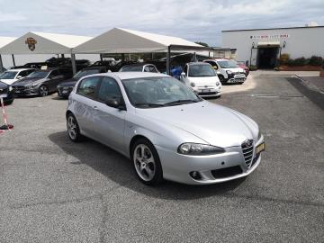 ALFA ROMEO 147 1.9 JTDM 

Immatricolato 2007, 1910cc, 120Cv/88Kw, 260.000Km, 5porte/5posti, Euro4.
*** Veicolo Idoneo per  Neopatentati *** 

Rimangono sempre esclusi i costi :

-del passaggio di proprietÃ  pari ad euro 600,00

- Nella formula Outlet il veicolo viene venduto con la formula Visto e piaciuta, e con la conformitÃ  legale del mezzo. 

Di serie con: Motore a 4 cilindri in linea, cambio manuale a 5 rapporti, Abs, Airbag, vetri e specchietti elettrici, cruise control, climatizzatore, radio, fendinebbia isofix, cerchi in lega da 17â€ + ruotino. 
Lavori eseguiti : Filtro aria cono, frizione con volano, assetto ribassato, valvola Egr, mappa, distribuzione+ tagliando.

I NOSTRI SERVIZI : 
-Acquisto diretto con pagamento immediato 
-conto vendita
-vendita auto, moto e scooter usati e garantiti
-vendita veicoli d'epoca
-permuta auto con moto e viceversa
-noleggio breve e lungo termine
-finanziamenti personalizzati (rata costante,mini e  maxi rate, leasing)
-assistenza post-vendita con societÃ  di garanzie e officine partner
-assicurazioni
-consulenze e stime per acquisti tra privati

VISITA il nostro sito internet: automotousateroma.it oppure scarica la nostra App: automotousateroma dall' Apple store o Play store per restare aggiornato sui nostri ultimi arrivi.

VIENI A TROVARCI PER VEDERE DAL VIVO QUESTO VEICOLO :
Auto Moto Usate Roma s.r.l.Via Appia Nuova 23, 00047, Marino (RM) (adiacente Sorelle Ramonda)

*************

HAI UNA PERMUTA?
compila il form sull'App o nel nostro sito automotousateroma.it
oppure inviaci foto e descrizione (modello anno km motore ...)
al nostro numero whatsapp : Cell. 366-6562866 o 351-4646876 Fisso 06-7215841 e-mail :  info@automotousateroma.it

*************
La Auto Moto Usate Roma Srl declina ogni responsabilitÃ  per eventuali involontarie incongruenze che non rappresentano in alcun modo un impegno contrattuale e invitano i clienti a verificare sempre dal vivo la correttezza dei dati che potrebbero non coincidere con lâ€™effettivo equipaggiamento del veicolo spesso dovuto alla incompatibilitÃ  dei dati trasmessi sulle varie piattaforme web.