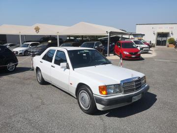 MERCEDES-BENZ E 190

Immatricolato 1991, 1797cc, 109Cv/80Kw, 114.000Km, 5porte/4posti.
*** Auto 2Â° proprietario e Km certificati *** 
** Auto iscritta ASI ** 

Rimangono sempre esclusi i costi :

-del passaggio di proprietÃ  pari ad euro 300,00

-messa su strada pari ad euro 300,00 che include controlli e/o tagliando completo preconsegna (olio,filtro olio, filtro aria ), kit gonfiaggio. 

Di serie con :  Motore a 4 cilindri in linea, trazione posteriore, cambio manuale a 5 rapporti, fendinebbia, servosterzo, stereo, interni in tessuto ben conservati, sedile regolabile. 

I NOSTRI SERVIZI :

-Vendita auto usate e storiche, moto e scooter nuovi e usati garantiti
-Acquisto diretto con pagamento immediato o conto vendita
-Permuta auto con moto e viceversa
-Noleggio breve e lungo termine
-Assicurazioni e Finanziamenti personalizzati
-Assistenza post-vendita
-Accessori e antifurti per moto e auto

VISITA il nostro sito internet: automotousateroma.it oppure scarica la nostra App: automotousateroma dall' Apple store o Play store per restare aggiornato sui nostri ultimi arrivi.

VIENI A TROVARCI PER VEDERE DAL VIVO QUESTO VEICOLO :
Auto Moto Usate Roma s.r.l.Via Appia Nuova 23, 00047, Marino (RM) (adiacente Sorelle Ramonda)

*************

HAI UNA PERMUTA?
compila il form sull'App o nel nostro sito automotousateroma.it
oppure inviaci foto e descrizione (modello anno km motore ...)
al nostro numero whatsapp : Cell. 366-6562866 o 351-4646876 Fisso 06-7215841 e-mail :  info@automotousateroma.it

*************
La Auto Moto Usate Roma Srl declina ogni responsabilitÃ  per eventuali involontarie incongruenze che non rappresentano in alcun modo un impegno contrattuale e invitano i clienti a verificare sempre dal vivo la correttezza dei dati che potrebbero non coincidere con lâ€™effettivo equipaggiamento del veicolo spesso dovuto alla incompatibilitÃ  dei dati trasmessi sulle varie piattaforme web.