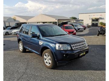 LAND ROVER FREELANDER 2 SD4 S 

Immatricolato 2011, 2.179cc, 190Cv/140Kw, 282.80Km, 5porte/5posti, Euro5A.
*** Auto Tagliandata, Gommata e Distribuzione fatta *** 

Rimangono sempre esclusi i costi :
-del passaggio di proprietÃ  pari ad euro 850,00

- Nella formula Outlet il veicolo viene venduto con la formula Visto e piaciuta, e con la conformitÃ  legale del mezzo. 

Di serie con : Di serie con: Motore a 4 cilindri, Cambio automatico e sequenziale a 6 rapporti, vetri e specchielli elettrici, Comandi audio al volante, computer di bordo, Trazione Integrale, Climatizzatore aut. con filtro antipolline, Abs, Impianto audio Alpine con radio (Freelander 2), Cerchi in lega da 17