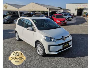 VOLKSWAGEN UP! 

Immatricolato 2022, 999cc, 65Cv/48Kw, 92.800Km, 3porte/5posti, Euro6D.

Il prezzo proposto di euro 8.900,00 Ã¨ legato alla promozione web che prevede un acquisto tramite finanziamento, Info in sede.
Il prezzo a Listino senza promo e senza vincoli Ã¨ di euro 9.900,00.

Rimangono sempre esclusi i costi :
-del passaggio di proprietÃ  pari ad euro 400,00

-messa su strada pari ad euro 400,00 che include l'attivazione della garanzia di 12 mesi completa, all'occorrenza controlli e/o tagliando completo preconsegna (olio,filtro olio, filtro aria e tutti i componenti necessari al ripristino ivi compresi kit distribuzione), kit ruota di scorta o kit gonfiaggio, 12 mesi di garanzia estendibili a 24/36mesi in base al veicolo e copre i componenti non soggetti ad usura (dettagli in sede).

Di serie con : Di serie con: Motore a 3 cilindri, Cambio manuale a 5 rapporti, Abs, vetri e specchielli elettrici, Comandi audio al volante, Cruise control, computer di bordo, Videocamera per retromarcia 