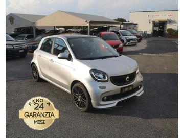 SMART FORFOUR EQ BRABUS 

Immatricolato 2019, 82Cv/41Kw, 50.200Km, 5porte/4posti.
*** Auto Unicoproprietario *** 

Il prezzo proposto di euro 12.500,00 Ã¨ legato alla promozione web che prevede un acquisto tramite finanziamento, Info in sede.
Il prezzo a Listino senza promo e senza vincoli Ã¨ di euro 13.900,00.

Rimangono sempre esclusi i costi :
-del passaggio di proprietÃ  pari ad euro 400,00

-messa su strada pari ad euro 400,00 che include l'attivazione della garanzia di 12 mesi completa, all'occorrenza controlli e/o tagliando completo preconsegna (olio,filtro olio, filtro aria e tutti i componenti necessari al ripristino ivi compresi kit distribuzione), kit ruota di scorta o kit gonfiaggio, 12 mesi di garanzia estendibili a 24/36mesi in base al veicolo e copre i componenti non soggetti ad usura (dettagli in sede).

Di serie con: Cambio automatio, Abs, vetri e specchielli elettrici, Comandi audio al volante, Cruise control, computer di bordo, climatizzatore, radio, fendinebbia, fari a Led, sedili misto pelle e riscaldabili anteriormente, doppio tettino, Isofix, Cerchi in lega Brabus grigi da 17â€. 

I NOSTRI SERVIZI :

-Vendita auto usate e storiche, moto e scooter nuovi e usati garantiti
-Acquisto diretto con pagamento immediato o conto vendita
-Permuta auto con moto e viceversa
-Noleggio breve e lungo termine
-Assicurazioni e Finanziamenti personalizzati
-Assistenza post-vendita
-Accessori e antifurti per moto e auto

VISITA il nostro sito internet: automotousateroma.it oppure scarica la nostra App: automotousateroma dall' Apple store o Play store per restare aggiornato sui nostri ultimi arrivi.

VIENI A TROVARCI PER VEDERE DAL VIVO QUESTO VEICOLO :
Auto Moto Usate Roma s.r.l.Via Appia Nuova 23, 00047, Marino (RM) (adiacente Sorelle Ramonda)

*************

HAI UNA PERMUTA?
compila il form sull'App o nel nostro sito automotousateroma.it
oppure inviaci foto e descrizione (modello anno km motore ...)
al nostro numero whatsapp : Cell. 366-6562866 o 351-4646876 Fisso 06-7215841 e-mail :  info@automotousateroma.it

*************
La Auto Moto Usate Roma Srl declina ogni responsabilitÃ  per eventuali involontarie incongruenze che non rappresentano in alcun modo un impegno contrattuale e invitano i clienti a verificare sempre dal vivo la correttezza dei dati che potrebbero non coincidere con lâ€™effettivo equipaggiamento del veicolo spesso dovuto alla incompatibilitÃ  dei dati trasmessi sulle varie piattaforme web.
