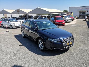 AUDI A4 AVANT TOP 

Immatricolato 2005, 1968cc, 140Cv/103Kw, 277.800Km, 5porte/5posti, Euro4.
*** Auto Unicoproprietario *** 
** Auto Idone per Neopatentati ** 

Rimangono sempre esclusi i costi :
-del passaggio di proprietÃ  pari ad euro 650,00

- Nella formula Outlet il veicolo viene venduto con la formula Visto e piaciuta, e con la conformitÃ  legale del mezzo. 

Di serie con: Motore a 4 cilindri, Cambio manuale a 6 rapporti, Abs, vetri e specchielli elettrici, Volante in pelle a quattro razze, Cruise control, computer di bordo, climatizzatore automatico, Radio Concert con lettore CD, Sd, funzione MP3, Fendinebbia, Isofix, Blockshaft, Gancio traino, Barre tetto, Cerchi in lega da 16â€. 

Lavori eseguiti : Radiatore Clima + Compressore, Distribuzione completa. 

I NOSTRI SERVIZI :

-Vendita auto usate e storiche, moto e scooter nuovi e usati garantiti
-Acquisto diretto con pagamento immediato o conto vendita
-Permuta auto con moto e viceversa
-Noleggio breve e lungo termine
-Assicurazioni e Finanziamenti personalizzati
-Assistenza post-vendita
-Accessori e antifurti per moto e auto

VISITA il nostro sito internet: automotousateroma.it oppure scarica la nostra App: automotousateroma dall' Apple store o Play store per restare aggiornato sui nostri ultimi arrivi.

VIENI A TROVARCI PER VEDERE DAL VIVO QUESTO VEICOLO :
Auto Moto Usate Roma s.r.l.Via Appia Nuova 23, 00047, Marino (RM) (adiacente Sorelle Ramonda)

*************

HAI UNA PERMUTA?
compila il form sull'App o nel nostro sito automotousateroma.it
oppure inviaci foto e descrizione (modello anno km motore ...)
al nostro numero whatsapp : Cell. 366-6562866 o 351-4646876 Fisso 06-7215841 e-mail :  info@automotousateroma.it

*************
La Auto Moto Usate Roma Srl declina ogni responsabilitÃ  per eventuali involontarie incongruenze che non rappresentano in alcun modo un impegno contrattuale e invitano i clienti a verificare sempre dal vivo la correttezza dei dati che potrebbero non coincidere con lâ€™effettivo equipaggiamento del veicolo spesso dovuto alla incompatibilitÃ  dei dati trasmessi sulle varie piattaforme web.