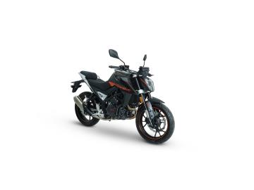 NUOVA SWM HOKU 400 â€“ La Hyper-Naked Bicilindrica per Patente A2!
Condizioni: Nuovo da immatricolare
Cilindrata: 401 cc â€“ Motore Bicilindrico Parallelo
Segmento: Naked Sportiva (Guidabile con Patente A2)
Prezzo: 4.290,00 â‚¬ f.c. + 350,00 â‚¬ Immatricolazione 
Descrizione del Veicolo:
La Nuova Hoku 400 e la risposta perfetta per chi desidera fare il salto di categoria o per chi cerca una naked quotidiana con la grinta e il sound che solo un motore bicilindrico sa offrire.
Caratterizzata da linee spigolose, un look muscoloso e un telaio a traliccio in acciaio in bella vista, la Hoku 400 unisce unâ€™agilitÃ  piuma in cittÃ  (grazie ai suoi soli 155 kg di peso) a una stabilitÃ  rigorosa quando si decide di spingere tra le curve di un passo di montagna.
Scheda Tecnica e Allestimento Top di Serie:
Motore: Bicilindrico parallelo da 401 cc, 4 tempi, Bialbero (DOHC) a 8 valvole, raffreddato a liquido. Omologazione Euro 5+.
Prestazioni: 43 CV (31.5 kW) a 9.500 giri/min con 34 Nm di coppia. Fluido ai bassi regimi, graffiante e sportivo agli alti.
Ciclistica Evoluta: Forcella anteriore a steli rovesciati (USD) da 41 mm e monoammortizzatore posteriore regolabile nel precarico.
Frenata da Grande: Impianto frenante d'eccellenza firmato Brembo con disco anteriore da 300 mm e pinza radiale, assistito da sistema ABS Bosch a doppio canale.
Display TFT da 7