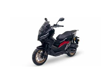 NUOVO SWM VENTURO 125!

Sali a bordo del nuovissimo SWM Venturo 125! Il crossover compatto dal design muscoloso, robusto e squadrato, pensato per chi vuole dominare il traffico cittadino e non vuole fermarsi quando l'asfalto finisce.

SCHEDA TECNICA IN SINTESI:

Condizioni: Nuovo da immatricolare
Motore: Monocilindrico 4 tempi, 124,7 cc, Bialbero a 4 valvole, raffreddato a liquido
Potenza: 12 CV (8,8 kW) Omologazione: Euro 5+
Altezza Sella: 810 mm
Peso a secco: Solo 130 kg

PUNTI DI FORZA:

Anima Adventure: Linee aggressive da crossover, scudo ampio e protettivo con parabrezza integrato e pneumatici leggermente tassellati montati su ruote a raggi anteriore da 14 e posteriore da 13 .

Ciclistica: Robusta forcella telescopica a steli rovesciati all'anteriore e doppio ammortizzatore posteriore regolabile con escursione generosa (127 mm) per il massimo comfort anche in coppia.

Sistema Start Stop: Tecnologia integrata per spegnere il motore ai semafori, azzerando i consumi in cittÃ  e abbattendo le emissioni.

Smart Key: Tieni le chiavi comodamente in tasca, lo scooter si accende con un semplice tasto.

Cruscotto Premium TFT: Display digitale a colori multifunzione dotato di presa USB per ricaricare lo smartphone in movimento.

Luci Full LED: Gruppo ottico anteriore e posteriore full LED con luci diurne DRL per una visibilitÃ  e una sicurezza totale anche di notte.

Frenata Combinata (CBS): Doppio freno a disco 240 mm anteriore 220 mm posteriore.

PREZZO E DETTAGLI ECONOMICI:

Prezzo di listino: â‚¬ 3.190 f.c. + 350â‚¬ Immatricolazione

Garanzia: 2 anni di garanzia ufficiale della casa madre SWM.

Finanziamento Personalizzato: PossibilitÃ  di formule flessibili con minirate o formula Anticipo Zero .

I NOSTRI SERVIZI :
-Acquisto diretto con pagamento immediato
-conto vendita
-vendita auto, moto e scooter usati e garantiti
-vendita veicoli d'epoca
-permuta auto con moto e viceversa
-noleggio breve e lungo termine
-finanziamenti personalizzati (rata costante,mini e maxi rate, leasing)
-assistenza post-vendita con societÃ  di garanzie e officine partner
-assicurazioni

VISITA il nostro sito internet: automotousateroma.it oppure scarica la nostra App: automotousateroma dall' Apple store o Play store per restare aggiornato sui nostri ultimi arrivi.

VIENI A TROVARCI PER VEDERE DAL VIVO QUESTO VEICOLO : Auto Moto Usate Roma s.r.l.Via Appia Nuova 23, 00047, Marino (RM) (adiacente Sorelle Ramonda).

HAI UNA PERMUTA? compila il form sull'App o nel nostro sito automotousateroma.it oppure inviaci foto e descrizione (modello anno km motore ...) al nostro numero whatsapp : Cell. 366-6562866 o 351-4646876 Fisso 06-7215841 e-mail : info@automotousateroma.it

La Auto Moto Usate Roma Srl declina ogni responsabilitÃ  per eventuali involontarie incongruenze che non rappresentano in alcun modo un impegno contrattuale e invitano i clienti a verificare sempre dal vivo la correttezza dei dati. 