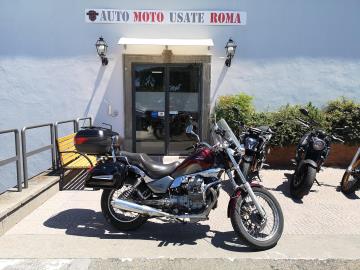 Rivenditore autorizzato di : Piaggio, Vespa, Sym, QJ Motor, Italjet, Tvs Motor, Alza Italia. Trattiamo usato Honda, Yamaha, Kawasaki, Suzuki, Aprilia, Benelli,  Ducati, Moto Guzzi, Moto Morini, BMW, KTM, Triumph, Royal Enfield, Harley-Davidson, Indian, CFMOTO, Voge, Kymco, Peugeot

MOTO GUZZI NEVADA 750 

Immatricolato 2002, 744cc, Cv/34Kw, 29.000Km. 

Rimangono sempre esclusi i costi :
-del passaggio di proprietÃ  pari ad euro 200,00

- Nella formula Outlet il veicolo viene venduto con la formula Visto e piaciuta, e con la conformitÃ  legale del mezzo. 

Di serie con: Motore Bicilindrico a V, cambio manuale a 5 rapporti, raffreddamento ad Aria, alimentazione a Carburatori, doppio cavalletto, trasmissione finale a Cardano, impianto frenante Brembo con freni a disco da 320mm anteriore e da 260mm al posteriore, cerchi a Raggi da 18â€ anteriore e da 16â€ posteriore. 
Accessoriato con: Tris di valigie, cupolino e paramotore. 

I NOSTRI SERVIZI :

-Vendita auto usate e storiche, moto e scooter nuovi e usati garantiti
-Acquisto diretto con pagamento immediato o conto vendita
-Permuta auto con moto e viceversa
-Noleggio breve e lungo termine
-Assicurazioni e Finanziamenti personalizzati
-Assistenza post-vendita
-Accessori e antifurti per moto e auto

VISITA il nostro sito internet: automotousateroma.it oppure scarica la nostra App: automotousateroma dall' Apple store o Play store per restare aggiornato sui nostri ultimi arrivi.

VIENI A TROVARCI PER VEDERE DAL VIVO QUESTO VEICOLO :
Auto Moto Usate Roma s.r.l.Via Appia Nuova 23, 00047, Marino (RM) (adiacente Sorelle Ramonda)

*************

HAI UNA PERMUTA?
compila il form sull'App o nel nostro sito automotousateroma.it
oppure inviaci foto e descrizione (modello anno km motore ...)
al nostro numero whatsapp : Cell. 366-6562866 o 351-4646876 Fisso 06-7215841 e-mail :  info@automotousateroma.it

*************
La Auto Moto Usate Roma Srl declina ogni responsabilitÃ  per eventuali involontarie incongruenze che non rappresentano in alcun modo un impegno contrattuale e invitano i clienti a verificare sempre dal vivo la correttezza dei dati che potrebbero non coincidere con lâ€™effettivo equipaggiamento del veicolo spesso dovuto alla incompatibilitÃ  dei dati trasmessi sulle varie piattaforme web.