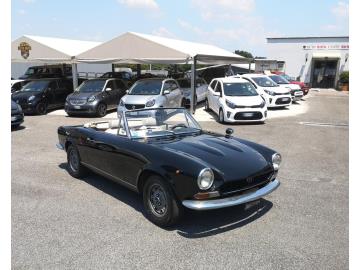FIAT 124 SPIDER SPORT (BS1)

Immatricolato 1971, 1608cc, 110Cv 82Kw, 70.000Km.

*** Vettura iscritta Asi ***

Rimangono sempre esclusi i costi :

-del passaggio di proprietÃ  pari ad euro 300,00

Di serie con: Motore a 4 cilindri aspirato, cambio a 5 rapporti, Alimentazione Carburatore doppio corpo, trazione posteriore, Radio, sedili in pelle, cappotta in tinta ai sedili, Freni Anteriori e posteriori a disco, cerchi in lega da 13â€œ.

I NOSTRI SERVIZI :
-Vendita auto usate e storiche, moto e scooter nuovi e usati garantiti -Acquisto diretto con pagamento immediato o conto vendita -Permuta auto con moto e viceversa -Noleggio breve e lungo termine -Assicurazioni e Finanziamenti personalizzati -Assistenza post-vendita -Accessori e antifurti per moto e auto

VISITA il nostro sito internet: automotousateroma.it oppure scarica la nostra App: automotousateroma dall' Apple store o Play store per restare aggiornato sui nostri ultimi arrivi.

VIENI A TROVARCI PER VEDERE DAL VIVO QUESTO VEICOLO :
Auto Moto Usate Roma s.r.l.Via Appia Nuova 23, 00047, Marino (RM) (adiacente Sorelle Ramonda)

*************

HAI UNA PERMUTA?
compila il form sull'App o nel nostro sito automotousateroma.it
oppure inviaci foto e descrizione (modello anno km motore ...)
al nostro numero whatsapp : Cell. 366-6562866 o 351-4646876 Fisso 06-7215841 e-mail : info@automotousateroma.it

*************
La Auto Moto Usate Roma Srl declina ogni responsabilitÃ  per eventuali involontarie incongruenze che non rappresentano in alcun modo un impegno contrattuale e invitano i clienti a verificare sempre dal vivo la correttezza dei dati che potrebbero non coincidere con lâ€™effettivo equipaggiamento del veicolo spesso dovuto alla incompatibilitÃ  dei dati trasmessi sulle varie piattaforme web.
