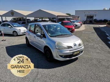 RENAULT MODUS 1.6 DINAMIQUE AUTOMATICA 

Immatricolato 2008, 1598cc, 111Cv/82Kw, 114.000Km, Euro4. 
*** Auto Unicoproprietario e idonea per Neopatentati *** 

Rimangono sempre esclusi i costi :
-del passaggio di proprietÃ  pari ad euro 550,00

-messa su strada pari ad euro 400,00 che include l'attivazione della garanzia di 12 mesi completa, all'occorrenza controlli e/o tagliando completo preconsegna (olio,filtro olio, filtro aria e tutti i componenti necessari al ripristino ivi compresi kit distribuzione), kit gonfiaggio, 12 mesi di garanzia estendibili a 24/36mesi in base al veicolo e copre i componenti non soggetti ad usura (dettagli in sede).

Di serie con: Motore 4 cilindri in linea, cambio automatico Proactive a 4 rapporti + sequenziale, abs, airbag, vetri e specchietti elettrici, volante in pelle con comandi e paddle, radio cd/mp3, fendinebbia, sedili in Full pelle, Sensori di parcheggio posteriori, Isofix, cerchi da 15â€. 

I NOSTRI SERVIZI :

-Vendita auto usate e storiche, moto e scooter nuovi e usati garantiti
-Acquisto diretto con pagamento immediato o conto vendita
-Permuta auto con moto e viceversa
-Noleggio breve e lungo termine
-Assicurazioni e Finanziamenti personalizzati
-Assistenza post-vendita
-Accessori e antifurti per moto e auto

VISITA il nostro sito internet: automotousateroma.it oppure scarica la nostra App: automotousateroma dall' Apple store o Play store per restare aggiornato sui nostri ultimi arrivi.

VIENI A TROVARCI PER VEDERE DAL VIVO QUESTO VEICOLO :
Auto Moto Usate Roma s.r.l.Via Appia Nuova 23, 00047, Marino (RM) (adiacente Sorelle Ramonda)

*************

HAI UNA PERMUTA?
compila il form sull'App o nel nostro sito automotousateroma.it
oppure inviaci foto e descrizione (modello anno km motore ...)
al nostro numero whatsapp : Cell. 366-6562866 o 351-4646876 Fisso 06-7215841 e-mail :  info@automotousateroma.it

*************
La Auto Moto Usate Roma Srl declina ogni responsabilitÃ  per eventuali involontarie incongruenze che non rappresentano in alcun modo un impegno contrattuale e invitano i clienti a verificare sempre dal vivo la correttezza dei dati che potrebbero non coincidere con lâ€™effettivo equipaggiamento del veicolo spesso dovuto alla incompatibilitÃ  dei dati trasmessi sulle varie piattaforme web.