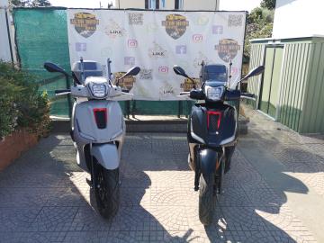 NUOVO SWM C-FLY 125 â€“ La CittÃ  Ha un Nuovo Ritmo! 

Il nuovo SWM C-Fly 125 segna l'ingresso trionfale dello storico marchio italiano nel mondo degli scooter premium. 
PUNTI DI FORZA:
StabilitÃ  da Moto: Cerchio anteriore da 16 pollici e posteriore da 14
