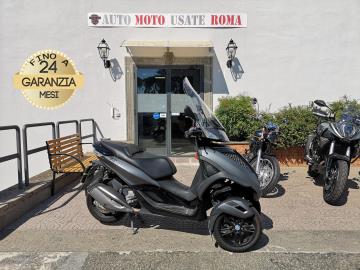Rivenditore autorizzato di : Piaggio, Vespa, Sym, Swm, QJ Motor, Italjet, Tvs Motor, Alza Italia. Trattiamo usato Honda, Yamaha, Kawasaki, Suzuki, Aprilia, Benelli, Ducati, Moto Guzzi, Moto Morini, BMW, KTM, Triumph, Royal Enfield, Harley-Davidson, Indian, CFMOTO, Voge, Kymco, Peugeot

PIAGGIO MP3 300 YOURBAN

Immatricolato 2014, 278cc, 22Cv 17Kw, 49.000Km, Euro3.

Rimangono sempre esclusi i costi :

-del passaggio di proprietÃ  pari ad euro 200,00

-messa su strada pari ad euro 200,00 che include l'attivazione della garanzia di 12 mesi completa, all' occorrenza controlli e o tagliando completo preconsegna (olio,filtro olio, filtro aria e tutti i componenti necessari al ripristino), 12 mesi di garanzia estendibili a 24 36mesi in base al veicolo e copre i componenti non soggetti ad usura (dettagli in sede).

Di serie con: Motore Monocilindrico, raffreddamento a Liquido, Abs, vano sottosella, cavalletto centrale, cerchi da 12â€ anteriori e da 14â€ al posteriore.
Parabrezza Isotta.

I NOSTRI SERVIZI :
-Vendita auto usate e storiche, moto e scooter nuovi e usati garantiti -Acquisto diretto con pagamento immediato o conto vendita -Permuta auto con moto e viceversa -Noleggio breve e lungo termine -Assicurazioni e Finanziamenti personalizzati -Assistenza post-vendita -Accessori e antifurti per moto e auto

VISITA il nostro sito internet: automotousateroma.it oppure scarica la nostra App: automotousateroma dall' Apple store o Play store per restare aggiornato sui nostri ultimi arrivi.

VIENI A TROVARCI PER VEDERE DAL VIVO QUESTO VEICOLO :
Auto Moto Usate Roma s.r.l.Via Appia Nuova 23, 00047, Marino (RM) (adiacente Sorelle Ramonda)

*************

HAI UNA PERMUTA?
compila il form sull'App o nel nostro sito automotousateroma.it
oppure inviaci foto e descrizione (modello anno km motore ...)
al nostro numero whatsapp : Cell. 366-6562866 o 351-4646876 Fisso 06-7215841 e-mail : info@automotousateroma.it

*************
La Auto Moto Usate Roma Srl declina ogni responsabilitÃ  per eventuali involontarie incongruenze che non rappresentano in alcun modo un impegno contrattuale e invitano i clienti a verificare sempre dal vivo la correttezza dei dati che potrebbero non coincidere con lâ€™effettivo equipaggiamento del veicolo spesso dovuto alla incompatibilitÃ  dei dati trasmessi sulle varie piattaforme web.