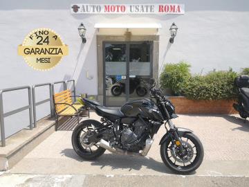 Rivenditore autorizzato di : Piaggio, Vespa, Sym, Swm, QJ Motor, Italjet, Tvs Motor, Alza Italia. Trattiamo usato Honda, Yamaha, Kawasaki, Suzuki, Aprilia, Benelli,  Ducati, Moto Guzzi, Moto Morini, BMW, KTM, Triumph, Royal Enfield, Harley-Davidson, Indian, CFMOTO, Voge, Kymco, Peugeot

YAMAHA MT-07 

Immatricolato 2024, 689cc, 75Cv/54Kw, 10.100Km, Euro5. 
*** Moto Unico proprietario *** 
** Fatture tagliandi **
* In Garanzia Ufficiale fino al 2031 *  

Rimangono sempre esclusi i costi :
-del passaggio di proprietÃ  pari ad euro 200,00

-messa su strada pari ad euro 100,00 che include l'attivazione della garanzia di 12 mesi completa, all' occorrenza controlli e/o tagliando completo preconsegna (olio,filtro olio, filtro aria e tutti i componenti necessari al ripristino), 12 mesi di garanzia estendibili a 24/36mesi in base al veicolo e copre i componenti non soggetti ad usura (dettagli in sede).

Di serie con: Motore Bicilindrico, cambio a 6 rapporti, Abs, Ride by Wire, controllo di trazione, strumentazione con display LCD, Raffreddamento a Liquido, trasmissione finale a catena, dischi freno da 298mm anteriore e da 245mm al posteriore, cerchi da 17â€. 

I NOSTRI SERVIZI :

-Vendita auto usate e storiche, moto e scooter nuovi e usati garantiti
-Acquisto diretto con pagamento immediato o conto vendita
-Permuta auto con moto e viceversa
-Noleggio breve e lungo termine
-Assicurazioni e Finanziamenti personalizzati
-Assistenza post-vendita
-Accessori e antifurti per moto e auto

VISITA il nostro sito internet: automotousateroma.it oppure scarica la nostra App: automotousateroma dall' Apple store o Play store per restare aggiornato sui nostri ultimi arrivi.

VIENI A TROVARCI PER VEDERE DAL VIVO QUESTO VEICOLO :
Auto Moto Usate Roma s.r.l.Via Appia Nuova 23, 00047, Marino (RM) (adiacente Sorelle Ramonda)

*************

HAI UNA PERMUTA?
compila il form sull'App o nel nostro sito automotousateroma.it
oppure inviaci foto e descrizione (modello anno km motore ...)
al nostro numero whatsapp : Cell. 366-6562866 o 351-4646876 Fisso 06-7215841 e-mail :  info@automotousateroma.it

*************
La Auto Moto Usate Roma Srl declina ogni responsabilitÃ  per eventuali involontarie incongruenze che non rappresentano in alcun modo un impegno contrattuale e invitano i clienti a verificare sempre dal vivo la correttezza dei dati che potrebbero non coincidere con lâ€™effettivo equipaggiamento del veicolo spesso dovuto alla incompatibilitÃ  dei dati trasmessi sulle varie piattaforme web.