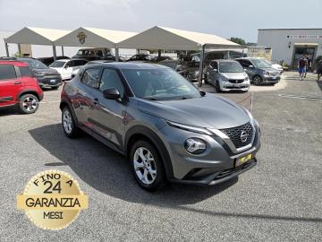 NISSAN JUKE 1.0 DIG-IT CONNECTA 

Immatricolato 2021, 999cc, 114Cv/84Kw, 17.000Km, 5porte/5posti, Euo6D. 

*** Auto Unicoproprietara, Km Certificati e Auto idonea per Neopatentati *** 

Il prezzo proposto di euro 14.800,00 Ã¨ legato alla promozione web che prevede un acquisto tramite finanziamento, Info in sede.
Il prezzo a Listino senza promo e senza vincoli Ã¨ di euro 15.900,00.

Rimangono sempre esclusi i costi :

-del passaggio di proprietÃ  pari ad euro 600,00

-messa su strada pari ad euro 300,00 che include l'attivazione della garanzia di 12 mesi completa, all'occorrenza controlli e/o tagliando completo preconsegna (olio,filtro olio, filtro aria e tutti i componenti necessari al ripristino ivi compresi kit distribuzione), kit gonfiaggio, 12 mesi di garanzia estendibili a 24/36mesi in base al veicolo e copre i componenti non soggetti ad usura (dettagli in sede).

Di serie con: Motore 3 cilindri, cambio manuale a 6 rapporti, Abs, Airbag, computer di bordo, vetri e specchietti elettrici, servosterzo, Cruise Control e limitatore di velocitÃ  con comandi al volante, climatizzatore automatico, radio con retrocamera, Drive modes (Selettore modalitÃ  di guida), Fari anteriori LED, fendinebbia, bracciolo, Freno di stazionamento elettrico con funzione Auto Hold, isofix, cerchi da 17â€œ + ruotino. 


I NOSTRI SERVIZI :

-Vendita auto usate e storiche, moto e scooter nuovi e usati garantiti
-Acquisto diretto con pagamento immediato o conto vendita
-Permuta auto con moto e viceversa
-Noleggio breve e lungo termine
-Assicurazioni e Finanziamenti personalizzati
-Assistenza post-vendita
-Accessori e antifurti per moto e auto

VISITA il nostro sito internet: automotousateroma.it oppure scarica la nostra App: automotousateroma dall' Apple store o Play store per restare aggiornato sui nostri ultimi arrivi.

VIENI A TROVARCI PER VEDERE DAL VIVO QUESTO VEICOLO :
Auto Moto Usate Roma s.r.l.Via Appia Nuova 23, 00047, Marino (RM) (adiacente Sorelle Ramonda)

*************

HAI UNA PERMUTA?
compila il form sull'App o nel nostro sito automotousateroma.it
oppure inviaci foto e descrizione (modello anno km motore ...)
al nostro numero whatsapp : Cell. 366-6562866 o 351-4646876 Fisso 06-7215841 e-mail :  info@automotousateroma.it

*************
La Auto Moto Usate Roma Srl declina ogni responsabilitÃ  per eventuali involontarie incongruenze che non rappresentano in alcun modo un impegno contrattuale e invitano i clienti a verificare sempre dal vivo la correttezza dei dati che potrebbero non coincidere con lâ€™effettivo equipaggiamento del veicolo spesso dovuto alla incompatibilitÃ  dei dati trasmessi sulle varie piattaforme web.