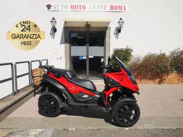 Rivenditore autorizzato di : Piaggio, Vespa, Sym, Swm, QJ Motor, Italjet, Tvs Motor, Alza Italia. Trattiamo usato Honda, Yamaha, Kawasaki, Suzuki, Aprilia, Benelli, Ducati, Moto Guzzi, Moto Morini, BMW, KTM, Triumph, Royal Enfield, Harley-Davidson, Indian, CFMOTO, Voge, Kymco, Peugeot

QUADRO QOODER 400

Immatricolato 2021, 398cc, 34Cv 24Kw, 33.000Km, Euro4.

*** Scooter guidabile con Patente B A2 ***

** Fatture lavori **

-del passaggio di proprietÃ  pari ad euro 400,00.

-messa su strada pari ad euro 200,00 che include l'attivazione della garanzia di 12 mesi completa, all' occorrenza controlli e o tagliando completo preconsegna (olio,filtro olio, filtro aria e tutti i componenti necessari al ripristino), 12 mesi di garanzia estendibili a 24 36mesi in base al veicolo e copre i componenti non soggetti ad usura (dettagli in sede).

Con: Motore Monocilindrico, raffreddamento a Liquido, Bracci oscillanti con sistema idropneumatico, freni a disco da 240mm anteriore e posteriore, cerchi da 14â€.

Lavori eseguiti : 4 gomme nuove, sostituzione 4 sospensioni nuove, tagliando e revisione.


I NOSTRI SERVIZI :
-Vendita auto usate e storiche, moto e scooter nuovi e usati garantiti -Acquisto diretto con pagamento immediato o conto vendita -Permuta auto con moto e viceversa -Noleggio breve e lungo termine -Assicurazioni e Finanziamenti personalizzati -Assistenza post-vendita -Accessori e antifurti per moto e auto

VISITA il nostro sito internet: automotousateroma.it oppure scarica la nostra App: automotousateroma dall' Apple store o Play store per restare aggiornato sui nostri ultimi arrivi.

VIENI A TROVARCI PER VEDERE DAL VIVO QUESTO VEICOLO :
Auto Moto Usate Roma s.r.l.Via Appia Nuova 23, 00047, Marino (RM) (adiacente Sorelle Ramonda)

*************

HAI UNA PERMUTA?
compila il form sull'App o nel nostro sito automotousateroma.it
oppure inviaci foto e descrizione (modello anno km motore ...)
al nostro numero whatsapp : Cell. 366-6562866 o 351-4646876 Fisso 06-7215841 e-mail : info@automotousateroma.it

*************
La Auto Moto Usate Roma Srl declina ogni responsabilitÃ  per eventuali involontarie incongruenze che non rappresentano in alcun modo un impegno contrattuale e invitano i clienti a verificare sempre dal vivo la correttezza dei dati che potrebbero non coincidere con lâ€™effettivo equipaggiamento del veicolo spesso dovuto alla incompatibilitÃ  dei dati trasmessi sulle varie piattaforme web.

