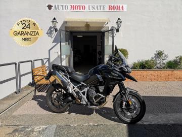 Rivenditore autorizzato di : Piaggio, Vespa, Sym, Swm, QJ Motor, Italjet, Tvs Motor, Alza Italia. Trattiamo usato Honda, Yamaha, Kawasaki, Suzuki, Aprilia, Benelli,  Ducati, Moto Guzzi, Moto Morini, BMW, KTM, Triumph, Royal Enfield, Harley-Davidson, Indian, CFMOTO, Voge, Kymco, Peugeot

TRIUMPH TIGER 1200 GT EXPLORER

Immatricolato 2023, 1160cc, 110Kw/150Cv, 8.500Km, Euro5. 

*** Moto Uniocoproprietario ***
** Moto in Garanzia Ufficiale Triumph fino al 2029, Km Certificati ** 

Il prezzo proposto di euro 14.900,00 Ã¨ legato alla promozione web che prevede un acquisto tramite finanziamento, Info in sede.

Il prezzo a Listino senza promo e senza vincoli Ã¨ di euro 15.900,00. 

- del passaggio di proprietÃ  pari ad euro 200,00
-messa su strada pari ad euro 300,00 che include l'attivazione della garanzia di 12 mesi completa, all' occorrenza controlli e/o tagliando completo preconsegna (olio,filtro olio, filtro aria e tutti i componenti necessari al ripristino), 12 mesi di garanzia estendibili a 24/36mesi in base al veicolo e copre i componenti non soggetti ad usura (dettagli in sede).

Con: Motore Tre cilindri in linea, cambio manuale a 6 rapporti, computer di bordo, ABS, raffreddamento a liquido, Ride by wire, 5 mappature motore Raider/Rain/Road/Sport/Off-Road, Cruise control, manopole e sella riscaldabili, Fari a Led, Cupolino regolabile, Forcella Showa a steli rovesciati da 49 mm con smorzamento semiattivo, Monoammortizzatore Showa con smorzamento semiattivo e regolazione automatica del precarico, Radar, Paramotore inferiore, trasmissione finale a Cardano, doppio freno a disco da 320mm anteriore e da 282mm al posteriore, cerchi da 19â€ anteriore e da 18â€ al posteriore. 

I NOSTRI SERVIZI :

-Vendita auto usate e storiche, moto e scooter nuovi e usati garantiti
-Acquisto diretto con pagamento immediato o conto vendita
-Permuta auto con moto e viceversa
-Noleggio breve e lungo termine
-Assicurazioni e Finanziamenti personalizzati
-Assistenza post-vendita
-Accessori e antifurti per moto e auto

VISITA il nostro sito internet: automotousateroma.it oppure scarica la nostra App: automotousateroma dall' Apple store o Play store per restare aggiornato sui nostri ultimi arrivi.

VIENI A TROVARCI PER VEDERE DAL VIVO QUESTO VEICOLO :
Auto Moto Usate Roma s.r.l.Via Appia Nuova 23, 00047, Marino (RM) (adiacente Sorelle Ramonda)

*************

HAI UNA PERMUTA?
compila il form sull'App o nel nostro sito automotousateroma.it
oppure inviaci foto e descrizione (modello anno km motore ...)
al nostro numero whatsapp : Cell. 366-6562866 o 351-4646876 Fisso 06-7215841 e-mail :  info@automotousateroma.it

*************
La Auto Moto Usate Roma Srl declina ogni responsabilitÃ  per eventuali involontarie incongruenze che non rappresentano in alcun modo un impegno contrattuale e invitano i clienti a verificare sempre dal vivo la correttezza dei dati che potrebbero non coincidere con lâ€™effettivo equipaggiamento del veicolo spesso dovuto alla incompatibilitÃ  dei dati trasmessi sulle varie piattaforme web.