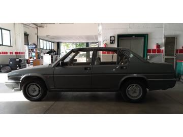 Auto immatricolata nel 01/1985, targata RM32425L. Carrozzeria in ottime condizioni. Interni in alcantara grigio in buone condizioni.