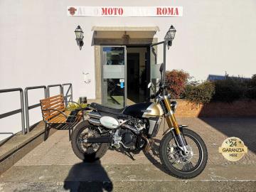 FANTIC CABALLERO 500 SCRAMBLER DELUXE
Immatricolato 2023, 449cc, 39Cv 28Kw, 4.100Km, Euro5.
*** Moto Unicoproprietario, tagliando Ufficiale ***
Con: Motore Monocilindrico, cambio mauale a 6 rapporti, Abs, strumentazione digitale, raffreddamento a Liquido, faro a Led, capacità serbatoio 12Lt, sospensione anteriore a steli rovesciati ø41 mm, sospensione posteriore con regolazione del precarico, doppio terminale laterale, freni a disco da 320mm anteriore e da 230mm posteriore, cerchi a raggi da 19“ anteriore e da17” posteriore.
Accessoriato con: Borsa laterale, paramotore.
Rimangono sempre esclusi i costi :
-del passaggio di proprietà pari ad euro 200,00.
-messa su strada pari ad euro 300,00 che include l'attivazione della garanzia di 12 mesi completa, all' occorrenza controlli e o tagliando completo preconsegna (olio,filtro olio, filtro aria e tutti i componenti necessari al ripristino), 12 mesi di garanzia estendibili a 24 36mesi in base al veicolo e copre i componenti non soggetti ad usura (dettagli in sede).
I NOSTRI SERVIZI :
-Acquisto diretto con pagamento immediato
-conto vendita
-vendita auto, moto e scooter usati e garantiti
-vendita veicoli d'epoca
-permuta auto con moto e viceversa
-noleggio breve e lungo termine
-finanziamenti personalizzati (rata costante,mini e maxi rate, leasing)
-assistenza post-vendita con società di garanzie e officine partner
-assicurazioni
-consulenze e stime per acquisti tra privati
VISITA il nostro sito internet: automotousateroma.it oppure scarica la nostra App: automotousateroma dall' Apple store o Play store per restare aggiornato sui nostri ultimi arrivi.
VIENI A TROVARCI PER VEDERE DAL VIVO QUESTO VEICOLO :
Auto Moto Usate Roma s.r.l.Via Appia Nuova 23, 00047, Marino (RM) (adiacente Sorelle Ramonda)
*************
HAI UNA PERMUTA?
compila il form sull'App o nel nostro sito automotousateroma.it
oppure inviaci foto e descrizione (modello anno km motore ...)
al nostro numero whatsapp : Cell. 366-6562866 o 351-4646876 Fisso 06-7215841 e-mail : info@automotousateroma.it
*************
La Auto Moto Usate Roma Srl declina ogni responsabilità per eventuali involontarie incongruenze che non rappresentano in alcun modo un impegno contrattuale e invitano i clienti a verificare sempre dal vivo la correttezza dei dati che potrebbero non coincidere con l’effettivo equipaggiamento del veicolo spesso dovuto alla incompatibilità dei dati trasmessi sulle varie piattaforme web. FANTIC CABALLERO 500 SCRAMBLER DELUXE
Immatricolato 2023, 449cc, 39Cv 28Kw, 4.100Km, Euro5.
*** Moto Unicoproprietario, tagliando Ufficiale ***
Con: Motore Monocilindrico, cambio mauale a 6 rapporti, Abs, strumentazione digitale, raffreddamento a Liquido, faro a Led, capacità serbatoio 12Lt, sospensione anteriore a steli rovesciati ø41 mm, sospensione posteriore con regolazione del precarico, doppio terminale laterale, freni a disco da 320mm anteriore e da 230mm posteriore, cerchi a raggi da 19“ anteriore e da17” posteriore.
Accessoriato con: Borsa laterale, paramotore.
Rimangono sempre esclusi i costi :
-del passaggio di proprietà pari ad euro 200,00.
-messa su strada pari ad euro 300,00 che include l'attivazione della garanzia di 12 mesi completa, all' occorrenza controlli e o tagliando completo preconsegna (olio,filtro olio, filtro aria e tutti i componenti necessari al ripristino), 12 mesi di garanzia estendibili a 24 36mesi in base al veicolo e copre i componenti non soggetti ad usura (dettagli in sede).
I NOSTRI SERVIZI :
-Acquisto diretto con pagamento immediato
-conto vendita
-vendita auto, moto e scooter usati e garantiti
-vendita veicoli d'epoca
-permuta auto con moto e viceversa
-noleggio breve e lungo termine
-finanziamenti personalizzati (rata costante,mini e maxi rate, leasing)
-assistenza post-vendita con società di garanzie e officine partner
-assicurazioni
-consulenze e stime per acquisti tra privati
VISITA il nostro sito internet: automotousateroma.it oppure scarica la nostra App: automotousateroma dall' Apple store o Play store per restare aggiornato sui nostri ultimi arrivi.
VIENI A TROVARCI PER VEDERE DAL VIVO QUESTO VEICOLO :
Auto Moto Usate Roma s.r.l.Via Appia Nuova 23, 00047, Marino (RM) (adiacente Sorelle Ramonda)
*************
HAI UNA PERMUTA?
compila il form sull'App o nel nostro sito automotousateroma.it
oppure inviaci foto e descrizione (modello anno km motore ...)
al nostro numero whatsapp : Cell. 366-6562866 o 351-4646876 Fisso 06-7215841 e-mail : info@automotousateroma.it
*************
La Auto Moto Usate Roma Srl declina ogni responsabilità per eventuali involontarie incongruenze che non rappresentano in alcun modo un impegno contrattuale e invitano i clienti a verificare sempre dal vivo la correttezza dei dati che potrebbero non coincidere con l’effettivo equipaggiamento del veicolo spesso dovuto alla incompatibilità dei dati trasmessi sulle varie piattaforme web.