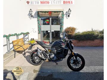 DUCATI MONSTER 937
Immatricolata 2023 937cc, 10.000Km, 111Cv 82Kw, Euro5.
*** Moto Unicoproprietario ***
Il prezzo proposto di euro 7.700,00 è legato alla promozione web che prevede un acquisto tramite finanziamento, Info in sede.
Il prezzo a Listino senza promo e senza vincoli è di euro 8.400,00.
Rimangono sempre esclusi i costi :
-del passaggio di proprietà pari ad euro 200,00.
-messa su strada pari ad euro 300,00 che include l'attivazione della garanzia di 12 mesi completa, all' occorrenza controlli e o tagliando completo preconsegna (olio,filtro olio, filtro aria e tutti i componenti necessari al ripristino), 12 mesi di garanzia estendibili a 24 36mesi in base al veicolo e copre i componenti non soggetti ad usura (dettagli in sede).
Descrizione del mezzo:
Motore Bicilindrico a V, cambio manuale a 6 rapporti, Abs, computer di bordo, 3 mappature motore Sport Urban Touring, contamarche di serie, faro a Led, raffreddamento ad Aria, Forcella a steli rovesciati da 43 mm, Ammortizzatore Sachs regolabile nel precarico e in estensione, impianto frenante Brembo, doppio freno a disco anteriore da 320mm e da 245mm al posteriore, cerchi da 17â€.
Accessoriato con: Fianchetti posteriori e manubri passeggero.
I NOSTRI SERVIZI :
-Acquisto diretto con pagamento immediato
-conto vendita
-vendita auto, moto e scooter usati e garantiti
-vendita veicoli d'epoca
-permuta auto con moto e viceversa
-noleggio breve e lungo termine
-finanziamenti personalizzati (rata costante,mini e maxi rate, leasing)
-assistenza post-vendita con società di garanzie e officine partner
-assicurazioni
-consulenze e stime per acquisti tra privati
VISITA il nostro sito internet: automotousateroma.it oppure scarica la nostra App: automotousateroma dall' Apple store o Play store per restare aggiornato sui nostri ultimi arrivi.
VIENI A TROVARCI PER VEDERE DAL VIVO QUESTO VEICOLO :
Auto Moto Usate Roma s.r.l.Via Appia Nuova 23, 00047, Marino (RM) (adiacente Sorelle Ramonda)
*************
HAI UNA PERMUTA?
compila il form sull'App o nel nostro sito automotousateroma.it
oppure inviaci foto e descrizione (modello anno km motore ...)
al nostro numero whatsapp : Cell. 366-6562866 o 351-4646876 Fisso 06-7215841 e-mail : info@automotousateroma.it
*************
La Auto Moto Usate Roma Srl declina ogni responsabilità per eventuali involontarie incongruenze che non rappresentano in alcun modo un impegno contrattuale e invitano i clienti a verificare sempre dal vivo la correttezza dei dati che potrebbero non coincidere con l’effettivo equipaggiamento del veicolo spesso dovuto alla incompatibilità dei dati trasmessi sulle varie piattaforme web. DUCATI MONSTER 937
Immatricolata 2023 937cc, 10.000Km, 111Cv 82Kw, Euro5.
*** Moto Unicoproprietario ***
Il prezzo proposto di euro 7.700,00 è legato alla promozione web che prevede un acquisto tramite finanziamento, Info in sede.
Il prezzo a Listino senza promo e senza vincoli è di euro 8.400,00.
Rimangono sempre esclusi i costi :
-del passaggio di proprietà pari ad euro 200,00.
-messa su strada pari ad euro 300,00 che include l'attivazione della garanzia di 12 mesi completa, all' occorrenza controlli e o tagliando completo preconsegna (olio,filtro olio, filtro aria e tutti i componenti necessari al ripristino), 12 mesi di garanzia estendibili a 24 36mesi in base al veicolo e copre i componenti non soggetti ad usura (dettagli in sede).
Descrizione del mezzo:
Motore Bicilindrico a V, cambio manuale a 6 rapporti, Abs, computer di bordo, 3 mappature motore Sport Urban Touring, contamarche di serie, faro a Led, raffreddamento ad Aria, Forcella a steli rovesciati da 43 mm, Ammortizzatore Sachs regolabile nel precarico e in estensione, impianto frenante Brembo, doppio freno a disco anteriore da 320mm e da 245mm al posteriore, cerchi da 17â€.
Accessoriato con: Fianchetti posteriori e manubri passeggero.
I NOSTRI SERVIZI :
-Acquisto diretto con pagamento immediato
-conto vendita
-vendita auto, moto e scooter usati e garantiti
-vendita veicoli d'epoca
-permuta auto con moto e viceversa
-noleggio breve e lungo termine
-finanziamenti personalizzati (rata costante,mini e maxi rate, leasing)
-assistenza post-vendita con società di garanzie e officine partner
-assicurazioni
-consulenze e stime per acquisti tra privati
VISITA il nostro sito internet: automotousateroma.it oppure scarica la nostra App: automotousateroma dall' Apple store o Play store per restare aggiornato sui nostri ultimi arrivi.
VIENI A TROVARCI PER VEDERE DAL VIVO QUESTO VEICOLO :
Auto Moto Usate Roma s.r.l.Via Appia Nuova 23, 00047, Marino (RM) (adiacente Sorelle Ramonda)
*************
HAI UNA PERMUTA?
compila il form sull'App o nel nostro sito automotousateroma.it
oppure inviaci foto e descrizione (modello anno km motore ...)
al nostro numero whatsapp : Cell. 366-6562866 o 351-4646876 Fisso 06-7215841 e-mail : info@automotousateroma.it
*************
La Auto Moto Usate Roma Srl declina ogni responsabilità per eventuali involontarie incongruenze che non rappresentano in alcun modo un impegno contrattuale e invitano i clienti a verificare sempre dal vivo la correttezza dei dati che potrebbero non coincidere con l’effettivo equipaggiamento del veicolo spesso dovuto alla incompatibilità dei dati trasmessi sulle varie piattaforme web.