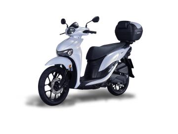 NUOVO SYM BWT 125
Il nuovo SYM BWT 125 è lo scooter a ruota alta definitivo per la città .
Design elegante, tecnologia LED e massima sicurezza.
Condizioni: Nuovo di fabbrica
Motore: Monocilindrico 4 tempi, Euro 5+ (bassissimi consumi e emissioni)
Sicurezza: Frenata combinata CBS / ABS e ruote da 16 NUOVO SYM BWT 125
Il nuovo SYM BWT 125 è lo scooter a ruota alta definitivo per la città .
Design elegante, tecnologia LED e massima sicurezza.
Condizioni: Nuovo di fabbrica
Motore: Monocilindrico 4 tempi, Euro 5+ (bassissimi consumi e emissioni)
Sicurezza: Frenata combinata CBS / ABS e ruote da 16