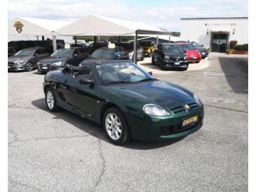 MG TF 116 16V CABRIO
Immatricolato 2002, 1.588cc, 116Cv/85Kw, 110.000Km, 2porte/2posti, Euro2.
*** Auto restaurata, gommata, e tagliandata ***
** Iscrizione ASI in corso **
Rimangono sempre esclusi i costi :
-del passaggio di proprietà pari ad euro 600,00
-messa su strada pari ad euro 300,00 che include l'attivazione della garanzia di 12 mesi completa, all'occorrenza controlli e/o tagliando completo preconsegna (olio,filtro olio, filtro aria e tutti i componenti necessari al ripristino ivi compresi).
Con: Motore a 4 cilindri, cambio manuale a 5 rapporti, trazione posteriore, impianto stereo, Antifurto, climatizzatore, servosterzo, vernice metallizzata, Capote nera impermeabilizzata con finestrino posteriore, cerchi in lega da 15†+ ruota di scorta.
Lavori eseguiti : tagliando completo + filtro sportivo, candele e bobbine, batteria, sostituite tutte le cinghie, sonde lamda, gomme, pistone idraulico frizione, fari a Led.
I NOSTRI SERVIZI :
-Acquisto diretto con pagamento immediato
-conto vendita
-vendita auto, moto e scooter usati e garantiti
-vendita veicoli d'epoca
-permuta auto con moto e viceversa
-noleggio breve e lungo termine
-finanziamenti personalizzati (rata costante,mini e maxi rate, leasing)
-assistenza post-vendita con società di garanzie e officine partner
-assicurazioni
-consulenze e stime per acquisti tra privati
VISITA il nostro sito internet: automotousateroma.it oppure scarica la nostra App: automotousateroma dall' Apple store o Play store per restare aggiornato sui nostri ultimi arrivi.
VIENI A TROVARCI PER VEDERE DAL VIVO QUESTO VEICOLO :
Auto Moto Usate Roma s.r.l.Via Appia Nuova 23, 00047, Marino (RM) (adiacente Sorelle Ramonda)
*************
HAI UNA PERMUTA?
compila il form sull'App o nel nostro sito automotousateroma.it
oppure inviaci foto e descrizione (modello anno km motore ...)
al nostro numero whatsapp : Cell. 366-6562866 o 351-4646876 Fisso 06-7215841 e-mail : info@automotousateroma.it
*************
La Auto Moto Usate Roma Srl declina ogni responsabilità per eventuali involontarie incongruenze che non rappresentano in alcun modo un impegno contrattuale e invitano i clienti a verificare sempre dal vivo la correttezza dei dati che potrebbero non coincidere con l’effettivo equipaggiamento del veicolo spesso dovuto alla incompatibilità dei dati trasmessi sulle varie piattaforme web. MG TF 116 16V CABRIO
Immatricolato 2002, 1.588cc, 116Cv/85Kw, 110.000Km, 2porte/2posti, Euro2.
*** Auto restaurata, gommata, e tagliandata ***
** Iscrizione ASI in corso **
Rimangono sempre esclusi i costi :
-del passaggio di proprietà pari ad euro 600,00
-messa su strada pari ad euro 300,00 che include l'attivazione della garanzia di 12 mesi completa, all'occorrenza controlli e/o tagliando completo preconsegna (olio,filtro olio, filtro aria e tutti i componenti necessari al ripristino ivi compresi).
Con: Motore a 4 cilindri, cambio manuale a 5 rapporti, trazione posteriore, impianto stereo, Antifurto, climatizzatore, servosterzo, vernice metallizzata, Capote nera impermeabilizzata con finestrino posteriore, cerchi in lega da 15†+ ruota di scorta.
Lavori eseguiti : tagliando completo + filtro sportivo, candele e bobbine, batteria, sostituite tutte le cinghie, sonde lamda, gomme, pistone idraulico frizione, fari a Led.
I NOSTRI SERVIZI :
-Acquisto diretto con pagamento immediato
-conto vendita
-vendita auto, moto e scooter usati e garantiti
-vendita veicoli d'epoca
-permuta auto con moto e viceversa
-noleggio breve e lungo termine
-finanziamenti personalizzati (rata costante,mini e maxi rate, leasing)
-assistenza post-vendita con società di garanzie e officine partner
-assicurazioni
-consulenze e stime per acquisti tra privati
VISITA il nostro sito internet: automotousateroma.it oppure scarica la nostra App: automotousateroma dall' Apple store o Play store per restare aggiornato sui nostri ultimi arrivi.
VIENI A TROVARCI PER VEDERE DAL VIVO QUESTO VEICOLO :
Auto Moto Usate Roma s.r.l.Via Appia Nuova 23, 00047, Marino (RM) (adiacente Sorelle Ramonda)
*************
HAI UNA PERMUTA?
compila il form sull'App o nel nostro sito automotousateroma.it
oppure inviaci foto e descrizione (modello anno km motore ...)
al nostro numero whatsapp : Cell. 366-6562866 o 351-4646876 Fisso 06-7215841 e-mail : info@automotousateroma.it
*************
La Auto Moto Usate Roma Srl declina ogni responsabilità per eventuali involontarie incongruenze che non rappresentano in alcun modo un impegno contrattuale e invitano i clienti a verificare sempre dal vivo la correttezza dei dati che potrebbero non coincidere con l’effettivo equipaggiamento del veicolo spesso dovuto alla incompatibilità dei dati trasmessi sulle varie piattaforme web.