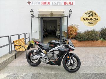 APRILIA TUONO 660 FACTORY
Immatricolato 2023, 659cc, 100Cv/73Kw, 13.500Km, Euro5.
Il prezzo proposto di euro 7.800,00 è legato alla promozione web che prevede un acquisto tramite finanziamento, Info in sede.
Il prezzo a Listino senza promo e senza vincoli è di euro 8.300,00.
Rimangono sempre esclusi i costi :
-del passaggio di proprietà pari ad euro 200,00
-messa su strada pari ad euro 200,00 che include l'attivazione della garanzia di 12 mesi completa, all' occorrenza controlli e/o tagliando completo preconsegna (olio,filtro olio, filtro aria e tutti i componenti necessari al ripristino), 12 mesi di garanzia estendibili a 24/36mesi in base al veicolo e copre i componenti non soggetti ad usura (dettagli in sede).
Di serie con : Motore Bicilindrico in linea, cambio manuale a 6 rapporti, abs, raffreddamento a Liquido, Tc, ride by wire, Forcella upside-down Kayaba da 41 mm regolabile nell’idraulica in compressione e in estensione, nel precarico molla, Forcellone Sachs con piggy-back regolabile nell’idraulica in compressione e in estensione, nel precarico molla, doppio freno a disco da 320mm anteriore e da 220mm al posteriore, cerchi da 17â€.
Accessori : Specchietti al manubrio + originali, e telaietti borse laterali.
I NOSTRI SERVIZI :
-Acquisto diretto con pagamento immediato
-conto vendita
-vendita auto, moto e scooter usati e garantiti
-vendita veicoli d'epoca
-permuta auto con moto e viceversa
-noleggio breve e lungo termine
-finanziamenti personalizzati (rata costante,mini e maxi rate, leasing)
-assistenza post-vendita con società di garanzie e officine partner
-assicurazioni
-consulenze e stime per acquisti tra privati
VISITA il nostro sito internet: automotousateroma.it oppure scarica la nostra App: automotousateroma dall' Apple store o Play store per restare aggiornato sui nostri ultimi arrivi.
VIENI A TROVARCI PER VEDERE DAL VIVO QUESTO VEICOLO :
Auto Moto Usate Roma s.r.l.Via Appia Nuova 23, 00047, Marino (RM) (adiacente Sorelle Ramonda)
*************
HAI UNA PERMUTA?
compila il form sull'App o nel nostro sito automotousateroma.it
oppure inviaci foto e descrizione (modello anno km motore ...)
al nostro numero whatsapp : Cell. 366-6562866 o 351-4646876 Fisso 06-7215841 e-mail : info@automotousateroma.it
*************
La Auto Moto Usate Roma Srl declina ogni responsabilità per eventuali involontarie incongruenze che non rappresentano in alcun modo un impegno contrattuale e invitano i clienti a verificare sempre dal vivo la correttezza dei dati che potrebbero non coincidere con l’effettivo equipaggiamento del veicolo spesso dovuto alla incompatibilità dei dati trasmessi sulle varie piattaforme web. APRILIA TUONO 660 FACTORY
Immatricolato 2023, 659cc, 100Cv/73Kw, 13.500Km, Euro5.
Il prezzo proposto di euro 7.800,00 è legato alla promozione web che prevede un acquisto tramite finanziamento, Info in sede.
Il prezzo a Listino senza promo e senza vincoli è di euro 8.300,00.
Rimangono sempre esclusi i costi :
-del passaggio di proprietà pari ad euro 200,00
-messa su strada pari ad euro 200,00 che include l'attivazione della garanzia di 12 mesi completa, all' occorrenza controlli e/o tagliando completo preconsegna (olio,filtro olio, filtro aria e tutti i componenti necessari al ripristino), 12 mesi di garanzia estendibili a 24/36mesi in base al veicolo e copre i componenti non soggetti ad usura (dettagli in sede).
Di serie con : Motore Bicilindrico in linea, cambio manuale a 6 rapporti, abs, raffreddamento a Liquido, Tc, ride by wire, Forcella upside-down Kayaba da 41 mm regolabile nell’idraulica in compressione e in estensione, nel precarico molla, Forcellone Sachs con piggy-back regolabile nell’idraulica in compressione e in estensione, nel precarico molla, doppio freno a disco da 320mm anteriore e da 220mm al posteriore, cerchi da 17â€.
Accessori : Specchietti al manubrio + originali, e telaietti borse laterali.
I NOSTRI SERVIZI :
-Acquisto diretto con pagamento immediato
-conto vendita
-vendita auto, moto e scooter usati e garantiti
-vendita veicoli d'epoca
-permuta auto con moto e viceversa
-noleggio breve e lungo termine
-finanziamenti personalizzati (rata costante,mini e maxi rate, leasing)
-assistenza post-vendita con società di garanzie e officine partner
-assicurazioni
-consulenze e stime per acquisti tra privati
VISITA il nostro sito internet: automotousateroma.it oppure scarica la nostra App: automotousateroma dall' Apple store o Play store per restare aggiornato sui nostri ultimi arrivi.
VIENI A TROVARCI PER VEDERE DAL VIVO QUESTO VEICOLO :
Auto Moto Usate Roma s.r.l.Via Appia Nuova 23, 00047, Marino (RM) (adiacente Sorelle Ramonda)
*************
HAI UNA PERMUTA?
compila il form sull'App o nel nostro sito automotousateroma.it
oppure inviaci foto e descrizione (modello anno km motore ...)
al nostro numero whatsapp : Cell. 366-6562866 o 351-4646876 Fisso 06-7215841 e-mail : info@automotousateroma.it
*************
La Auto Moto Usate Roma Srl declina ogni responsabilità per eventuali involontarie incongruenze che non rappresentano in alcun modo un impegno contrattuale e invitano i clienti a verificare sempre dal vivo la correttezza dei dati che potrebbero non coincidere con l’effettivo equipaggiamento del veicolo spesso dovuto alla incompatibilità dei dati trasmessi sulle varie piattaforme web.