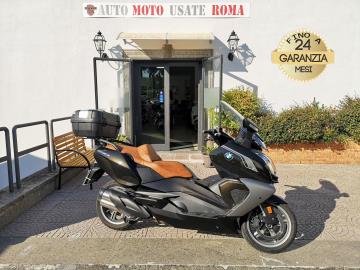 Rivenditore autorizzato di : Piaggio, Vespa, Sym, QJ Motor, Italjet, Tvs Motor, Alza Italia. Trattiamo usato Honda, Yamaha, Kawasaki, Suzuki, Aprilia, Benelli, Ducati, Moto Guzzi, Moto Morini, BMW, KTM, Triumph, Royal Enfield, Harley-Davidson, Indian, CFMOTO, Voge, Kymco, Peugeot
BMW C 650 GT OPTION 719
Immatricolato 2018, 647cc, 60Cv/44Kw, 12.300Km, Euro4.
*** Option 719 offre finiture premium e verniciature artigianali che esaltano l'eleganza del maxi-scooter ***
Il prezzo proposto di euro 4.900,00 è legato alla promozione web che prevede un acquisto tramite finanziamento, Info in sede.
Il prezzo a Listino senza promo e senza vincoli è di euro 5.900,00.
Rimangono sempre esclusi i costi :
-del passaggio di proprietà pari ad euro 200,00
-messa su strada pari ad euro 300,00 che include l'attivazione della garanzia di 12 mesi completa, all' occorrenza controlli e/o tagliando completo preconsegna (olio,filtro olio, filtro aria e tutti i componenti necessari al ripristino), 12 mesi di garanzia estendibili a 24/36mesi in base al veicolo e copre i componenti non soggetti ad usura (dettagli in sede).
Di serie con : Motore Bicilindrico, cambio automatico, Abs, raffreddamento a Liquido, manopole e sella riscaldabile, parabrezza regolabile elettronicamente, doppio vano retroscudo, ampio vano sottosella, doppio cavalletto, capacità serbatoio 16Lt, dischi freno da 270mm, cerchi da 15â€.
I NOSTRI SERVIZI :
-Vendita auto usate e storiche, moto e scooter nuovi e usati garantiti
-Acquisto diretto con pagamento immediato o conto vendita
-Permuta auto con moto e viceversa
-Noleggio breve e lungo termine
-Assicurazioni e Finanziamenti personalizzati
-Assistenza post-vendita
-Accessori e antifurti per moto e auto
VISITA il nostro sito internet: automotousateroma.it oppure scarica la nostra App: automotousateroma dall' Apple store o Play store per restare aggiornato sui nostri ultimi arrivi.
VIENI A TROVARCI PER VEDERE DAL VIVO QUESTO VEICOLO :
Auto Moto Usate Roma s.r.l.Via Appia Nuova 23, 00047, Marino (RM) (adiacente Sorelle Ramonda)
*************
HAI UNA PERMUTA?
compila il form sull'App o nel nostro sito automotousateroma.it
oppure inviaci foto e descrizione (modello anno km motore ...)
al nostro numero whatsapp : Cell. 366-6562866 o 351-4646876 Fisso 06-7215841 e-mail : info@automotousateroma.it
*************
La Auto Moto Usate Roma Srl declina ogni responsabilità per eventuali involontarie incongruenze che non rappresentano in alcun modo un impegno contrattuale e invitano i clienti a verificare sempre dal vivo la correttezza dei dati che potrebbero non coincidere con l’effettivo equipaggiamento del veicolo spesso dovuto alla incompatibilità dei dati trasmessi sulle varie piattaforme web. Rivenditore autorizzato di : Piaggio, Vespa, Sym, QJ Motor, Italjet, Tvs Motor, Alza Italia. Trattiamo usato Honda, Yamaha, Kawasaki, Suzuki, Aprilia, Benelli, Ducati, Moto Guzzi, Moto Morini, BMW, KTM, Triumph, Royal Enfield, Harley-Davidson, Indian, CFMOTO, Voge, Kymco, Peugeot
BMW C 650 GT OPTION 719
Immatricolato 2018, 647cc, 60Cv/44Kw, 12.300Km, Euro4.
*** Option 719 offre finiture premium e verniciature artigianali che esaltano l'eleganza del maxi-scooter ***
Il prezzo proposto di euro 4.900,00 è legato alla promozione web che prevede un acquisto tramite finanziamento, Info in sede.
Il prezzo a Listino senza promo e senza vincoli è di euro 5.900,00.
Rimangono sempre esclusi i costi :
-del passaggio di proprietà pari ad euro 200,00
-messa su strada pari ad euro 300,00 che include l'attivazione della garanzia di 12 mesi completa, all' occorrenza controlli e/o tagliando completo preconsegna (olio,filtro olio, filtro aria e tutti i componenti necessari al ripristino), 12 mesi di garanzia estendibili a 24/36mesi in base al veicolo e copre i componenti non soggetti ad usura (dettagli in sede).
Di serie con : Motore Bicilindrico, cambio automatico, Abs, raffreddamento a Liquido, manopole e sella riscaldabile, parabrezza regolabile elettronicamente, doppio vano retroscudo, ampio vano sottosella, doppio cavalletto, capacità serbatoio 16Lt, dischi freno da 270mm, cerchi da 15â€.
I NOSTRI SERVIZI :
-Vendita auto usate e storiche, moto e scooter nuovi e usati garantiti
-Acquisto diretto con pagamento immediato o conto vendita
-Permuta auto con moto e viceversa
-Noleggio breve e lungo termine
-Assicurazioni e Finanziamenti personalizzati
-Assistenza post-vendita
-Accessori e antifurti per moto e auto
VISITA il nostro sito internet: automotousateroma.it oppure scarica la nostra App: automotousateroma dall' Apple store o Play store per restare aggiornato sui nostri ultimi arrivi.
VIENI A TROVARCI PER VEDERE DAL VIVO QUESTO VEICOLO :
Auto Moto Usate Roma s.r.l.Via Appia Nuova 23, 00047, Marino (RM) (adiacente Sorelle Ramonda)
*************
HAI UNA PERMUTA?
compila il form sull'App o nel nostro sito automotousateroma.it
oppure inviaci foto e descrizione (modello anno km motore ...)
al nostro numero whatsapp : Cell. 366-6562866 o 351-4646876 Fisso 06-7215841 e-mail : info@automotousateroma.it
*************
La Auto Moto Usate Roma Srl declina ogni responsabilità per eventuali involontarie incongruenze che non rappresentano in alcun modo un impegno contrattuale e invitano i clienti a verificare sempre dal vivo la correttezza dei dati che potrebbero non coincidere con l’effettivo equipaggiamento del veicolo spesso dovuto alla incompatibilità dei dati trasmessi sulle varie piattaforme web.