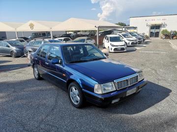 LANCIA THEMA 8.32 FERRARI
Immatricolato 1987, 2927cc, 215Cv 158Kw, 127.900Km, 5porte 5posti.
*** Vettura Iscritta ASI, targata Roma, Km certificati ***
Rimangono sempre esclusi i costi :
-del passaggio di proprietà pari ad euro 250,00
Di serie con: Motore 8 cilindri a V, cambio manuale a 5 rapporti, vetri e specchietti elettrici, interni in pelle Frau eletrici e riscaldabili, clima, radio, fendinebbia, cerchi in lega da 15“ + ruota di scorta.
Libretto Uso e Manutenzione Originale.
I NOSTRI SERVIZI :
-Vendita auto usate e storiche, moto e scooter nuovi e usati garantiti -Acquisto diretto con pagamento immediato o conto vendita -Permuta auto con moto e viceversa -Noleggio breve e lungo termine -Assicurazioni e Finanziamenti personalizzati -Assistenza post-vendita -Accessori e antifurti per moto e auto
VISITA il nostro sito internet: automotousateroma.it oppure scarica la nostra App: automotousateroma dall' Apple store o Play store per restare aggiornato sui nostri ultimi arrivi.
VIENI A TROVARCI PER VEDERE DAL VIVO QUESTO VEICOLO :
Auto Moto Usate Roma s.r.l.Via Appia Nuova 23, 00047, Marino (RM) (adiacente Sorelle Ramonda)
*************
HAI UNA PERMUTA?
compila il form sull'App o nel nostro sito automotousateroma.it
oppure inviaci foto e descrizione (modello anno km motore ...)
al nostro numero whatsapp : Cell. 366-6562866 o 351-4646876 Fisso 06-7215841 e-mail : info@automotousateroma.it
*************
La Auto Moto Usate Roma Srl declina ogni responsabilità per eventuali involontarie incongruenze che non rappresentano in alcun modo un impegno contrattuale e invitano i clienti a verificare sempre dal vivo la correttezza dei dati che potrebbero non coincidere con l’effettivo equipaggiamento del veicolo spesso dovuto alla incompatibilità dei dati trasmessi sulle varie piattaforme web. LANCIA THEMA 8.32 FERRARI
Immatricolato 1987, 2927cc, 215Cv 158Kw, 127.900Km, 5porte 5posti.
*** Vettura Iscritta ASI, targata Roma, Km certificati ***
Rimangono sempre esclusi i costi :
-del passaggio di proprietà pari ad euro 250,00
Di serie con: Motore 8 cilindri a V, cambio manuale a 5 rapporti, vetri e specchietti elettrici, interni in pelle Frau eletrici e riscaldabili, clima, radio, fendinebbia, cerchi in lega da 15“ + ruota di scorta.
Libretto Uso e Manutenzione Originale.
I NOSTRI SERVIZI :
-Vendita auto usate e storiche, moto e scooter nuovi e usati garantiti -Acquisto diretto con pagamento immediato o conto vendita -Permuta auto con moto e viceversa -Noleggio breve e lungo termine -Assicurazioni e Finanziamenti personalizzati -Assistenza post-vendita -Accessori e antifurti per moto e auto
VISITA il nostro sito internet: automotousateroma.it oppure scarica la nostra App: automotousateroma dall' Apple store o Play store per restare aggiornato sui nostri ultimi arrivi.
VIENI A TROVARCI PER VEDERE DAL VIVO QUESTO VEICOLO :
Auto Moto Usate Roma s.r.l.Via Appia Nuova 23, 00047, Marino (RM) (adiacente Sorelle Ramonda)
*************
HAI UNA PERMUTA?
compila il form sull'App o nel nostro sito automotousateroma.it
oppure inviaci foto e descrizione (modello anno km motore ...)
al nostro numero whatsapp : Cell. 366-6562866 o 351-4646876 Fisso 06-7215841 e-mail : info@automotousateroma.it
*************
La Auto Moto Usate Roma Srl declina ogni responsabilità per eventuali involontarie incongruenze che non rappresentano in alcun modo un impegno contrattuale e invitano i clienti a verificare sempre dal vivo la correttezza dei dati che potrebbero non coincidere con l’effettivo equipaggiamento del veicolo spesso dovuto alla incompatibilità dei dati trasmessi sulle varie piattaforme web.