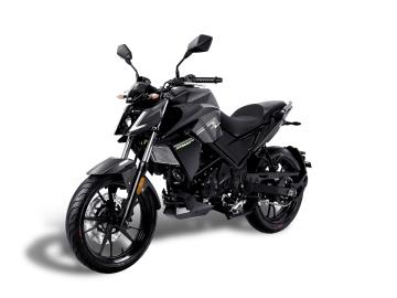 NUOVA SYM NH-X 125 la Naked Aggressiva e Pronta all'Azione!
Guidabile a 16 anni con Patente A1 o con Patente B!
Vuoi dominare il traffico cittadino con lo stile di una vera streetfighter? La nuova SYM NH-X 125 è la naked leggera pensata per chi cerca design sportivo, massima agilità e costi di gestione contenuti, senza rinunciare al divertimento di guida.
DOTAZIONE DI SERIE:
Design da Vera Streetfighter: Linee tese, codino filante e posizione di guida caricata al punto giusto per un feeling sportivo e reattivo.
Motore Scattante ed Efficiente: Monocilindrico 125cc Euro 5+ a 4 tempi con cambio a 5 marce, elastico nei consumi e perfetto per il commuting quotidiano.
Agilità Straordinaria: Cerchi in lega da 17 con pneumatici ad alto grip e peso piuma per pieghe precise e massima maneggevolezza nel traffico.
Sicurezza Totale: Impianto frenante a doppio disco con sistema CBS ABS per una frenata sempre modulabile e sicura su ogni fondo.
Tecnologia Dettagli:
Strumentazione LCD Digital Full Display chiara e completa.
Gruppi ottici Full LED anteriori e posteriori dal look aggressivo.
Presa di ricarica USB per tenere lo smartphone sempre carico.
INFORMAZIONI DI VENDITA:
Stato: Nuova da immatricolare
Garanzia: Garanzia ufficiale SYM 4 anni + 4 anni di assistenza stradale
Prezzo: € 2.699,00 f.c. + 350,00 € Immatricolazione
Finanziamento: Possibilità di finanziamento personalizzato anche con zero anticipo o maxi rata.
I NOSTRI SERVIZI :
-Acquisto diretto con pagamento immediato
-conto vendita
-vendita auto, moto e scooter usati e garantiti
-vendita veicoli d'epoca
-permuta auto con moto e viceversa
-noleggio breve e lungo termine
-finanziamenti personalizzati (rata costante,mini e maxi rate, leasing)
-assistenza post-vendita con società di garanzie e officine partner
-assicurazioni
-consulenze e stime per acquisti tra privati
VISITA il nostro sito internet: automotousateroma.it oppure scarica la nostra App: automotousateroma dall' Apple store o Play store per restare aggiornato sui nostri ultimi arrivi.
VIENI A TROVARCI PER VEDERE DAL VIVO QUESTO VEICOLO : Auto Moto Usate Roma s.r.l.Via Appia Nuova 23, 00047, Marino (RM) (adiacente Sorelle Ramonda).
HAI UNA PERMUTA? compila il form sull'App o nel nostro sito automotousateroma.it oppure inviaci foto e descrizione (modello anno km motore ...) al nostro numero whatsapp : Cell. 366-6562866 o 351-4646876 Fisso 06-7215841 e-mail : info@automotousateroma.it
La Auto Moto Usate Roma Srl declina ogni responsabilità per eventuali involontarie incongruenze che non rappresentano in alcun modo un impegno contrattuale e invitano i clienti a verificare sempre dal vivo la correttezza dei dati che potrebbero non coincidere con l’effettivo equipaggiamento del veicolo spesso dovuto alla incompatibilità dei dati trasmessi sulle varie piattaforme web. NUOVA SYM NH-X 125 la Naked Aggressiva e Pronta all'Azione!
Guidabile a 16 anni con Patente A1 o con Patente B!
Vuoi dominare il traffico cittadino con lo stile di una vera streetfighter? La nuova SYM NH-X 125 è la naked leggera pensata per chi cerca design sportivo, massima agilità e costi di gestione contenuti, senza rinunciare al divertimento di guida.
DOTAZIONE DI SERIE:
Design da Vera Streetfighter: Linee tese, codino filante e posizione di guida caricata al punto giusto per un feeling sportivo e reattivo.
Motore Scattante ed Efficiente: Monocilindrico 125cc Euro 5+ a 4 tempi con cambio a 5 marce, elastico nei consumi e perfetto per il commuting quotidiano.
Agilità Straordinaria: Cerchi in lega da 17 con pneumatici ad alto grip e peso piuma per pieghe precise e massima maneggevolezza nel traffico.
Sicurezza Totale: Impianto frenante a doppio disco con sistema CBS ABS per una frenata sempre modulabile e sicura su ogni fondo.
Tecnologia Dettagli:
Strumentazione LCD Digital Full Display chiara e completa.
Gruppi ottici Full LED anteriori e posteriori dal look aggressivo.
Presa di ricarica USB per tenere lo smartphone sempre carico.
INFORMAZIONI DI VENDITA:
Stato: Nuova da immatricolare
Garanzia: Garanzia ufficiale SYM 4 anni + 4 anni di assistenza stradale
Prezzo: € 2.699,00 f.c. + 350,00 € Immatricolazione
Finanziamento: Possibilità di finanziamento personalizzato anche con zero anticipo o maxi rata.
I NOSTRI SERVIZI :
-Acquisto diretto con pagamento immediato
-conto vendita
-vendita auto, moto e scooter usati e garantiti
-vendita veicoli d'epoca
-permuta auto con moto e viceversa
-noleggio breve e lungo termine
-finanziamenti personalizzati (rata costante,mini e maxi rate, leasing)
-assistenza post-vendita con società di garanzie e officine partner
-assicurazioni
-consulenze e stime per acquisti tra privati
VISITA il nostro sito internet: automotousateroma.it oppure scarica la nostra App: automotousateroma dall' Apple store o Play store per restare aggiornato sui nostri ultimi arrivi.
VIENI A TROVARCI PER VEDERE DAL VIVO QUESTO VEICOLO : Auto Moto Usate Roma s.r.l.Via Appia Nuova 23, 00047, Marino (RM) (adiacente Sorelle Ramonda).
HAI UNA PERMUTA? compila il form sull'App o nel nostro sito automotousateroma.it oppure inviaci foto e descrizione (modello anno km motore ...) al nostro numero whatsapp : Cell. 366-6562866 o 351-4646876 Fisso 06-7215841 e-mail : info@automotousateroma.it
La Auto Moto Usate Roma Srl declina ogni responsabilità per eventuali involontarie incongruenze che non rappresentano in alcun modo un impegno contrattuale e invitano i clienti a verificare sempre dal vivo la correttezza dei dati che potrebbero non coincidere con l’effettivo equipaggiamento del veicolo spesso dovuto alla incompatibilità dei dati trasmessi sulle varie piattaforme web.