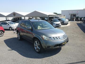 NISSAN MURANO 3.5 V6 24V
Immatricolato 2005, 3498cc, 234Cv 172Kw, 145.200Km, 5porte 5posti, Euro3.
Rimangono sempre esclusi i costi :
-del passaggio di proprietà pari ad euro 1.000,00
- Nella formula Outlet il veicolo viene venduto con la formula Visto e piaciuta, e con la conformità legale del mezzo.
Di serie con: Motore 6 cilindri a V, cambio automatico a 6 rapporti, trazione integrale, Abs, Airbag, volante in pelle con comandi, cruise control, bracciolo, vetri e specchietti elettrici, climatizzatore automatico, radio con Impianto Hi-Fi Bose con 6 casse subwoofer e con navigatore e retrocamera, Fari Bi-Xenon, fendinebbia, interni in pelle, Tetto apribile elettrico, isofix, cerchi in lega da 20“ + ruotino.
I NOSTRI SERVIZI :
-Vendita auto usate e storiche, moto e scooter nuovi e usati garantiti -Acquisto diretto con pagamento immediato o conto vendita -Permuta auto con moto e viceversa -Noleggio breve e lungo termine -Assicurazioni e Finanziamenti personalizzati -Assistenza post-vendita -Accessori e antifurti per moto e auto
VISITA il nostro sito internet: automotousateroma.it oppure scarica la nostra App: automotousateroma dall' Apple store o Play store per restare aggiornato sui nostri ultimi arrivi.
VIENI A TROVARCI PER VEDERE DAL VIVO QUESTO VEICOLO :
Auto Moto Usate Roma s.r.l.Via Appia Nuova 23, 00047, Marino (RM) (adiacente Sorelle Ramonda)
*************
HAI UNA PERMUTA?
compila il form sull'App o nel nostro sito automotousateroma.it
oppure inviaci foto e descrizione (modello anno km motore ...)
al nostro numero whatsapp : Cell. 366-6562866 o 351-4646876 Fisso 06-7215841 e-mail : info@automotousateroma.it
*************
La Auto Moto Usate Roma Srl declina ogni responsabilità per eventuali involontarie incongruenze che non rappresentano in alcun modo un impegno contrattuale e invitano i clienti a verificare sempre dal vivo la correttezza dei dati che potrebbero non coincidere con l’effettivo equipaggiamento del veicolo spesso dovuto alla incompatibilità dei dati trasmessi sulle varie piattaforme web. NISSAN MURANO 3.5 V6 24V
Immatricolato 2005, 3498cc, 234Cv 172Kw, 145.200Km, 5porte 5posti, Euro3.
Rimangono sempre esclusi i costi :
-del passaggio di proprietà pari ad euro 1.000,00
- Nella formula Outlet il veicolo viene venduto con la formula Visto e piaciuta, e con la conformità legale del mezzo.
Di serie con: Motore 6 cilindri a V, cambio automatico a 6 rapporti, trazione integrale, Abs, Airbag, volante in pelle con comandi, cruise control, bracciolo, vetri e specchietti elettrici, climatizzatore automatico, radio con Impianto Hi-Fi Bose con 6 casse subwoofer e con navigatore e retrocamera, Fari Bi-Xenon, fendinebbia, interni in pelle, Tetto apribile elettrico, isofix, cerchi in lega da 20“ + ruotino.
I NOSTRI SERVIZI :
-Vendita auto usate e storiche, moto e scooter nuovi e usati garantiti -Acquisto diretto con pagamento immediato o conto vendita -Permuta auto con moto e viceversa -Noleggio breve e lungo termine -Assicurazioni e Finanziamenti personalizzati -Assistenza post-vendita -Accessori e antifurti per moto e auto
VISITA il nostro sito internet: automotousateroma.it oppure scarica la nostra App: automotousateroma dall' Apple store o Play store per restare aggiornato sui nostri ultimi arrivi.
VIENI A TROVARCI PER VEDERE DAL VIVO QUESTO VEICOLO :
Auto Moto Usate Roma s.r.l.Via Appia Nuova 23, 00047, Marino (RM) (adiacente Sorelle Ramonda)
*************
HAI UNA PERMUTA?
compila il form sull'App o nel nostro sito automotousateroma.it
oppure inviaci foto e descrizione (modello anno km motore ...)
al nostro numero whatsapp : Cell. 366-6562866 o 351-4646876 Fisso 06-7215841 e-mail : info@automotousateroma.it
*************
La Auto Moto Usate Roma Srl declina ogni responsabilità per eventuali involontarie incongruenze che non rappresentano in alcun modo un impegno contrattuale e invitano i clienti a verificare sempre dal vivo la correttezza dei dati che potrebbero non coincidere con l’effettivo equipaggiamento del veicolo spesso dovuto alla incompatibilità dei dati trasmessi sulle varie piattaforme web.