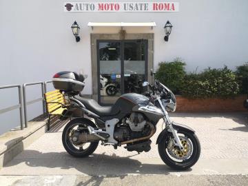 Rivenditore autorizzato di : Piaggio, Vespa, Sym, Swm, QJ Motor, Italjet, Tvs Motor, Alza Italia. Trattiamo usato Honda, Yamaha, Kawasaki, Suzuki, Aprilia, Benelli, Ducati, Moto Guzzi, Moto Morini, BMW, KTM, Triumph, Royal Enfield, Harley-Davidson, Indian, CFMOTO, Voge, Kymco, Peugeot
MOTO GUZZI BRERA V 1100
Immatricolato 2005, 1064cc, 84Cv/63Kw, 75.000Km, Euro3.
*** Moto iscrivibile ASI ***
** Moto Tagliandata e Revisionata **
Rimangono sempre esclusi i costi :
-del passaggio di proprietà pari ad euro 200,00
- Nella formula Outlet il veicolo viene venduto con la formula Visto e piaciuta, e con la conformità legale del mezzo.
Con: Motore Bicilindrico a V, cambio a 6 rapporti, computer di bordo, raffreddamento ad Aria, trasmissione finale a Cardano, doppio freno a disco anteriore da 320mm e da 282mm al posteriore, cerchi da 17â€.
Accessoriato con: Tris di valigie, cupolino Givi, manubrio, paramani, scarico Mivv + tutti i componenti originali.
I NOSTRI SERVIZI :
-Vendita auto usate e storiche, moto e scooter nuovi e usati garantiti
-Acquisto diretto con pagamento immediato o conto vendita
-Permuta auto con moto e viceversa
-Noleggio breve e lungo termine
-Assicurazioni e Finanziamenti personalizzati
-Assistenza post-vendita
-Accessori e antifurti per moto e auto
VISITA il nostro sito internet: automotousateroma.it oppure scarica la nostra App: automotousateroma dall' Apple store o Play store per restare aggiornato sui nostri ultimi arrivi.
VIENI A TROVARCI PER VEDERE DAL VIVO QUESTO VEICOLO :
Auto Moto Usate Roma s.r.l.Via Appia Nuova 23, 00047, Marino (RM) (adiacente Sorelle Ramonda)
*************
HAI UNA PERMUTA?
compila il form sull'App o nel nostro sito automotousateroma.it
oppure inviaci foto e descrizione (modello anno km motore ...)
al nostro numero whatsapp : Cell. 366-6562866 o 351-4646876 Fisso 06-7215841 e-mail : info@automotousateroma.it
*************
La Auto Moto Usate Roma Srl declina ogni responsabilità per eventuali involontarie incongruenze che non rappresentano in alcun modo un impegno contrattuale e invitano i clienti a verificare sempre dal vivo la correttezza dei dati che potrebbero non coincidere con l’effettivo equipaggiamento del veicolo spesso dovuto alla incompatibilità dei dati trasmessi sulle varie piattaforme web. Rivenditore autorizzato di : Piaggio, Vespa, Sym, Swm, QJ Motor, Italjet, Tvs Motor, Alza Italia. Trattiamo usato Honda, Yamaha, Kawasaki, Suzuki, Aprilia, Benelli, Ducati, Moto Guzzi, Moto Morini, BMW, KTM, Triumph, Royal Enfield, Harley-Davidson, Indian, CFMOTO, Voge, Kymco, Peugeot
MOTO GUZZI BRERA V 1100
Immatricolato 2005, 1064cc, 84Cv/63Kw, 75.000Km, Euro3.
*** Moto iscrivibile ASI ***
** Moto Tagliandata e Revisionata **
Rimangono sempre esclusi i costi :
-del passaggio di proprietà pari ad euro 200,00
- Nella formula Outlet il veicolo viene venduto con la formula Visto e piaciuta, e con la conformità legale del mezzo.
Con: Motore Bicilindrico a V, cambio a 6 rapporti, computer di bordo, raffreddamento ad Aria, trasmissione finale a Cardano, doppio freno a disco anteriore da 320mm e da 282mm al posteriore, cerchi da 17â€.
Accessoriato con: Tris di valigie, cupolino Givi, manubrio, paramani, scarico Mivv + tutti i componenti originali.
I NOSTRI SERVIZI :
-Vendita auto usate e storiche, moto e scooter nuovi e usati garantiti
-Acquisto diretto con pagamento immediato o conto vendita
-Permuta auto con moto e viceversa
-Noleggio breve e lungo termine
-Assicurazioni e Finanziamenti personalizzati
-Assistenza post-vendita
-Accessori e antifurti per moto e auto
VISITA il nostro sito internet: automotousateroma.it oppure scarica la nostra App: automotousateroma dall' Apple store o Play store per restare aggiornato sui nostri ultimi arrivi.
VIENI A TROVARCI PER VEDERE DAL VIVO QUESTO VEICOLO :
Auto Moto Usate Roma s.r.l.Via Appia Nuova 23, 00047, Marino (RM) (adiacente Sorelle Ramonda)
*************
HAI UNA PERMUTA?
compila il form sull'App o nel nostro sito automotousateroma.it
oppure inviaci foto e descrizione (modello anno km motore ...)
al nostro numero whatsapp : Cell. 366-6562866 o 351-4646876 Fisso 06-7215841 e-mail : info@automotousateroma.it
*************
La Auto Moto Usate Roma Srl declina ogni responsabilità per eventuali involontarie incongruenze che non rappresentano in alcun modo un impegno contrattuale e invitano i clienti a verificare sempre dal vivo la correttezza dei dati che potrebbero non coincidere con l’effettivo equipaggiamento del veicolo spesso dovuto alla incompatibilità dei dati trasmessi sulle varie piattaforme web.
