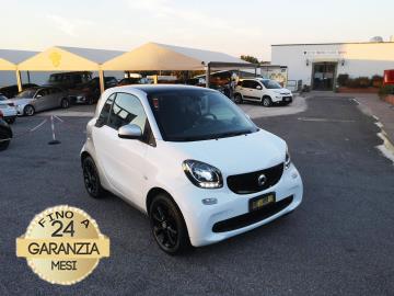 SMART FORTWO 70 1.0 TWINAMIC PASSION
Immatricolato 2017, 999cc, 71Cv/52Kw, 150.800Km, 3porte/2posti, Euro6B.
*** Auto idonea per NEOPATENTATI ***
Il prezzo proposto di euro 9.800,00 è legato alla promozione web che prevede un acquisto tramite finanziamento, Info in sede.
Il prezzo a Listino senza promo e senza vincoli è di euro 10.800,00.
Con: Motore a 3 cilindri, cambio automatico sequenziale, trazione posteriore, Abs, Esp, Airbag, vetri e specchietti elettrici, volante in pelle regolabile e con comandi, Computer di bordo con display a colori, Climatizzatore, Fendinebbia, Cruise control e limitatore di velocità con comandi al volante, Luci diurne a LED, Tetto Panorama con tendina parasole, cerchi in lega da 16â€.
I NOSTRI SERVIZI :
-Vendita auto usate e storiche, moto e scooter nuovi e usati garantiti
-Acquisto diretto con pagamento immediato o conto vendita
-Permuta auto con moto e viceversa
-Noleggio breve e lungo termine
-Assicurazioni e Finanziamenti personalizzati
-Assistenza post-vendita
-Accessori e antifurti per moto e auto
VISITA il nostro sito internet: automotousateroma.it oppure scarica la nostra App: automotousateroma dall' Apple store o Play store per restare aggiornato sui nostri ultimi arrivi.
VIENI A TROVARCI PER VEDERE DAL VIVO QUESTO VEICOLO :
Auto Moto Usate Roma s.r.l.Via Appia Nuova 23, 00047, Marino (RM) (adiacente Sorelle Ramonda)
*************
HAI UNA PERMUTA?
compila il form sull'App o nel nostro sito automotousateroma.it
oppure inviaci foto e descrizione (modello anno km motore ...)
al nostro numero whatsapp : Cell. 366-6562866 o 351-4646876 Fisso 06-7215841 e-mail : info@automotousateroma.it
*************
La Auto Moto Usate Roma Srl declina ogni responsabilità per eventuali involontarie incongruenze che non rappresentano in alcun modo un impegno contrattuale e invitano i clienti a verificare sempre dal vivo la correttezza dei dati che potrebbero non coincidere con l’effettivo equipaggiamento del veicolo spesso dovuto alla incompatibilità dei dati trasmessi sulle varie piattaforme web. SMART FORTWO 70 1.0 TWINAMIC PASSION
Immatricolato 2017, 999cc, 71Cv/52Kw, 150.800Km, 3porte/2posti, Euro6B.
*** Auto idonea per NEOPATENTATI ***
Il prezzo proposto di euro 9.800,00 è legato alla promozione web che prevede un acquisto tramite finanziamento, Info in sede.
Il prezzo a Listino senza promo e senza vincoli è di euro 10.800,00.
Con: Motore a 3 cilindri, cambio automatico sequenziale, trazione posteriore, Abs, Esp, Airbag, vetri e specchietti elettrici, volante in pelle regolabile e con comandi, Computer di bordo con display a colori, Climatizzatore, Fendinebbia, Cruise control e limitatore di velocità con comandi al volante, Luci diurne a LED, Tetto Panorama con tendina parasole, cerchi in lega da 16â€.
I NOSTRI SERVIZI :
-Vendita auto usate e storiche, moto e scooter nuovi e usati garantiti
-Acquisto diretto con pagamento immediato o conto vendita
-Permuta auto con moto e viceversa
-Noleggio breve e lungo termine
-Assicurazioni e Finanziamenti personalizzati
-Assistenza post-vendita
-Accessori e antifurti per moto e auto
VISITA il nostro sito internet: automotousateroma.it oppure scarica la nostra App: automotousateroma dall' Apple store o Play store per restare aggiornato sui nostri ultimi arrivi.
VIENI A TROVARCI PER VEDERE DAL VIVO QUESTO VEICOLO :
Auto Moto Usate Roma s.r.l.Via Appia Nuova 23, 00047, Marino (RM) (adiacente Sorelle Ramonda)
*************
HAI UNA PERMUTA?
compila il form sull'App o nel nostro sito automotousateroma.it
oppure inviaci foto e descrizione (modello anno km motore ...)
al nostro numero whatsapp : Cell. 366-6562866 o 351-4646876 Fisso 06-7215841 e-mail : info@automotousateroma.it
*************
La Auto Moto Usate Roma Srl declina ogni responsabilità per eventuali involontarie incongruenze che non rappresentano in alcun modo un impegno contrattuale e invitano i clienti a verificare sempre dal vivo la correttezza dei dati che potrebbero non coincidere con l’effettivo equipaggiamento del veicolo spesso dovuto alla incompatibilità dei dati trasmessi sulle varie piattaforme web.