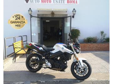 Rivenditore autorizzato di : Piaggio, Vespa, Sym, Swm, QJ Motor, Italjet, Tvs Motor, Alza Italia. Trattiamo usato Honda, Yamaha, Kawasaki, Suzuki, Aprilia, Benelli, Ducati, Moto Guzzi, Moto Morini, BMW, KTM, Triumph, Royal Enfield, Harley-Davidson, Indian, CFMOTO, Voge, Kymco, Peugeot
BMW R 800 R
Immatricolazione 2018, 798cc, 90Cv/66Kw, 8.400Km, Euro4.
*** Moto Secondo Proprietario, Km certificati ***
del passaggio di proprietà pari ad euro 200,00
-messa su strada pari ad euro 300,00 che include l'attivazione della garanzia di 12 mesi completa, all' occorrenza controlli e/o tagliando completo preconsegna (olio,filtro olio, filtro aria e tutti i componenti necessari al ripristino), 12 mesi di garanzia estendibili a 24/36mesi in base al veicolo e copre i componenti non soggetti ad usura (dettagli in sede).
Con: Motore Bicilindrico in linea, cambio manuale a 6 rapporti, computer di bordo, Abs, 2 mappature motore Rain/Road, manopole riscaldabili, raffreddamento a liquido, forcella a steli rovesciati, Forcellone a doppio braccio oscillante in lega d’alluminio, gruppo molla/ammortizzatore centrale, precarico molla regolabile tramite manopola ad azionamento idraulico, sospensione regolabile in estensione, freni a disco anteriori da 320mm e da 265mm al posteriore, cerchi da 17â€.
I NOSTRI SERVIZI :
-Vendita auto usate e storiche, moto e scooter nuovi e usati garantiti
-Acquisto diretto con pagamento immediato o conto vendita
-Permuta auto con moto e viceversa
-Noleggio breve e lungo termine
-Assicurazioni e Finanziamenti personalizzati
-Assistenza post-vendita
-Accessori e antifurti per moto e auto
VISITA il nostro sito internet: automotousateroma.it oppure scarica la nostra App: automotousateroma dall' Apple store o Play store per restare aggiornato sui nostri ultimi arrivi.
VIENI A TROVARCI PER VEDERE DAL VIVO QUESTO VEICOLO :
Auto Moto Usate Roma s.r.l.Via Appia Nuova 23, 00047, Marino (RM) (adiacente Sorelle Ramonda)
*************
HAI UNA PERMUTA?
compila il form sull'App o nel nostro sito automotousateroma.it
oppure inviaci foto e descrizione (modello anno km motore ...)
al nostro numero whatsapp : Cell. 366-6562866 o 351-4646876 Fisso 06-7215841 e-mail : info@automotousateroma.it
*************
La Auto Moto Usate Roma Srl declina ogni responsabilità per eventuali involontarie incongruenze che non rappresentano in alcun modo un impegno contrattuale e invitano i clienti a verificare sempre dal vivo la correttezza dei dati che potrebbero non coincidere con l’effettivo equipaggiamento del veicolo spesso dovuto alla incompatibilità dei dati trasmessi sulle varie piattaforme web. Rivenditore autorizzato di : Piaggio, Vespa, Sym, Swm, QJ Motor, Italjet, Tvs Motor, Alza Italia. Trattiamo usato Honda, Yamaha, Kawasaki, Suzuki, Aprilia, Benelli, Ducati, Moto Guzzi, Moto Morini, BMW, KTM, Triumph, Royal Enfield, Harley-Davidson, Indian, CFMOTO, Voge, Kymco, Peugeot
BMW R 800 R
Immatricolazione 2018, 798cc, 90Cv/66Kw, 8.400Km, Euro4.
*** Moto Secondo Proprietario, Km certificati ***
del passaggio di proprietà pari ad euro 200,00
-messa su strada pari ad euro 300,00 che include l'attivazione della garanzia di 12 mesi completa, all' occorrenza controlli e/o tagliando completo preconsegna (olio,filtro olio, filtro aria e tutti i componenti necessari al ripristino), 12 mesi di garanzia estendibili a 24/36mesi in base al veicolo e copre i componenti non soggetti ad usura (dettagli in sede).
Con: Motore Bicilindrico in linea, cambio manuale a 6 rapporti, computer di bordo, Abs, 2 mappature motore Rain/Road, manopole riscaldabili, raffreddamento a liquido, forcella a steli rovesciati, Forcellone a doppio braccio oscillante in lega d’alluminio, gruppo molla/ammortizzatore centrale, precarico molla regolabile tramite manopola ad azionamento idraulico, sospensione regolabile in estensione, freni a disco anteriori da 320mm e da 265mm al posteriore, cerchi da 17â€.
I NOSTRI SERVIZI :
-Vendita auto usate e storiche, moto e scooter nuovi e usati garantiti
-Acquisto diretto con pagamento immediato o conto vendita
-Permuta auto con moto e viceversa
-Noleggio breve e lungo termine
-Assicurazioni e Finanziamenti personalizzati
-Assistenza post-vendita
-Accessori e antifurti per moto e auto
VISITA il nostro sito internet: automotousateroma.it oppure scarica la nostra App: automotousateroma dall' Apple store o Play store per restare aggiornato sui nostri ultimi arrivi.
VIENI A TROVARCI PER VEDERE DAL VIVO QUESTO VEICOLO :
Auto Moto Usate Roma s.r.l.Via Appia Nuova 23, 00047, Marino (RM) (adiacente Sorelle Ramonda)
*************
HAI UNA PERMUTA?
compila il form sull'App o nel nostro sito automotousateroma.it
oppure inviaci foto e descrizione (modello anno km motore ...)
al nostro numero whatsapp : Cell. 366-6562866 o 351-4646876 Fisso 06-7215841 e-mail : info@automotousateroma.it
*************
La Auto Moto Usate Roma Srl declina ogni responsabilità per eventuali involontarie incongruenze che non rappresentano in alcun modo un impegno contrattuale e invitano i clienti a verificare sempre dal vivo la correttezza dei dati che potrebbero non coincidere con l’effettivo equipaggiamento del veicolo spesso dovuto alla incompatibilità dei dati trasmessi sulle varie piattaforme web.