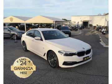BMW 520D XDRIVE MSPORT
Immatricolato 2017, 1995cc, 140Kw/190Cv, 134.200Km, 5porte/5posti, Euro6B.
*** Auto con Km Certificati ***
** Vernice Alpine White **
Il prezzo proposto di euro 18.900,00 è legato alla promozione web che prevede un acquisto tramite finanziamento, Info in sede.
Il prezzo a Listino senza promo e senza vincoli è di euro 19.900,00.
- del passaggio di proprietà pari ad euro 850,00
-messa su strada pari ad euro 300,00 che include l'attivazione della garanzia di 12 mesi completa, all' occorrenza controlli e/o tagliando completo preconsegna (olio,filtro olio, filtro aria e tutti i componenti necessari al ripristino), 12 mesi di garanzia estendibili a 24/36mesi in base al veicolo e copre i componenti non soggetti ad usura (dettagli in sede).
Con: Motore a 4 cilindri in linea, cambio automatico/sequenziale a 8 rapporti con Paddle, trazione integrale, Abs, Airbag, computer di bordo, vetri e specchietti elettrici, volante in pelle con comandi, Display Multifuzionale TFT da 12,3 BMW 520D XDRIVE MSPORT
Immatricolato 2017, 1995cc, 140Kw/190Cv, 134.200Km, 5porte/5posti, Euro6B.
*** Auto con Km Certificati ***
** Vernice Alpine White **
Il prezzo proposto di euro 18.900,00 è legato alla promozione web che prevede un acquisto tramite finanziamento, Info in sede.
Il prezzo a Listino senza promo e senza vincoli è di euro 19.900,00.
- del passaggio di proprietà pari ad euro 850,00
-messa su strada pari ad euro 300,00 che include l'attivazione della garanzia di 12 mesi completa, all' occorrenza controlli e/o tagliando completo preconsegna (olio,filtro olio, filtro aria e tutti i componenti necessari al ripristino), 12 mesi di garanzia estendibili a 24/36mesi in base al veicolo e copre i componenti non soggetti ad usura (dettagli in sede).
Con: Motore a 4 cilindri in linea, cambio automatico/sequenziale a 8 rapporti con Paddle, trazione integrale, Abs, Airbag, computer di bordo, vetri e specchietti elettrici, volante in pelle con comandi, Display Multifuzionale TFT da 12,3