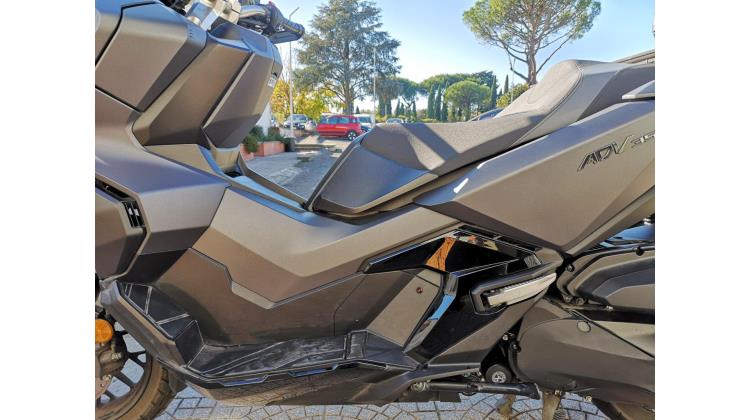 Honda ADV 350 PROMO WEB SCOOTER