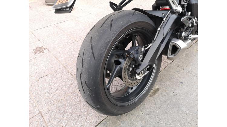 Triumph Streer Triple R NAKED