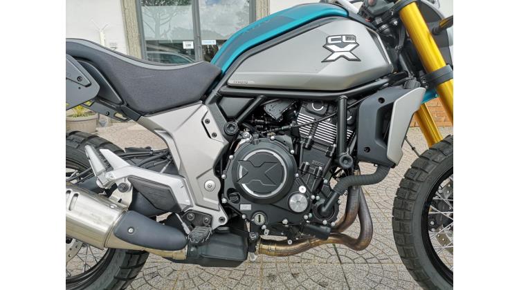 CF MOTO 700 CL-X ADV NAKED