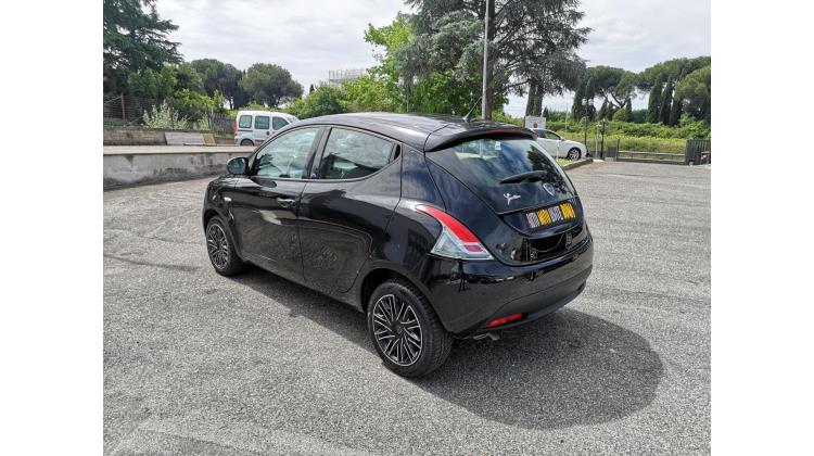 Lancia Ypsilon ECOCHIC GOLD GPL Berlina
