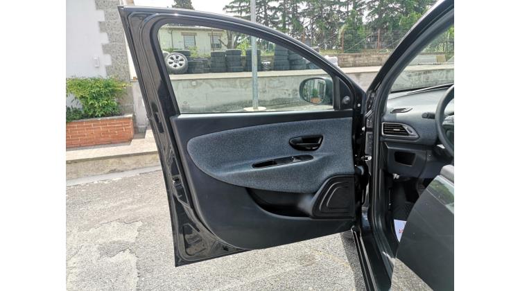Lancia Ypsilon ECOCHIC GOLD GPL Berlina