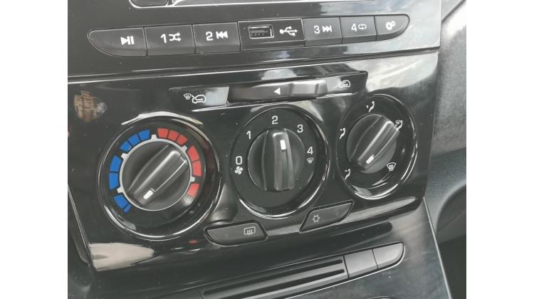Lancia Ypsilon ECOCHIC GOLD GPL Berlina