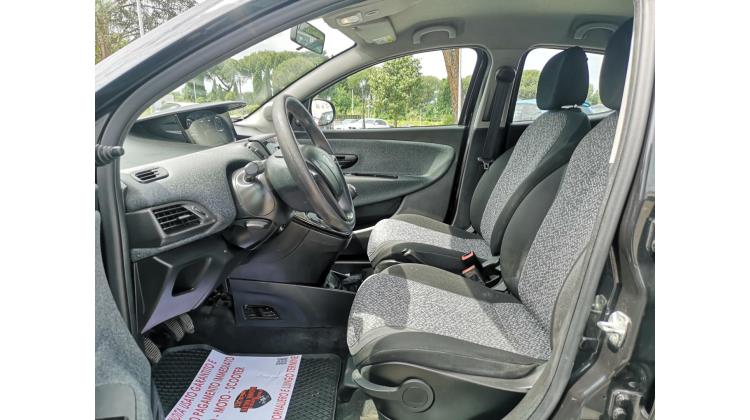 Lancia Ypsilon ECOCHIC GOLD GPL Berlina